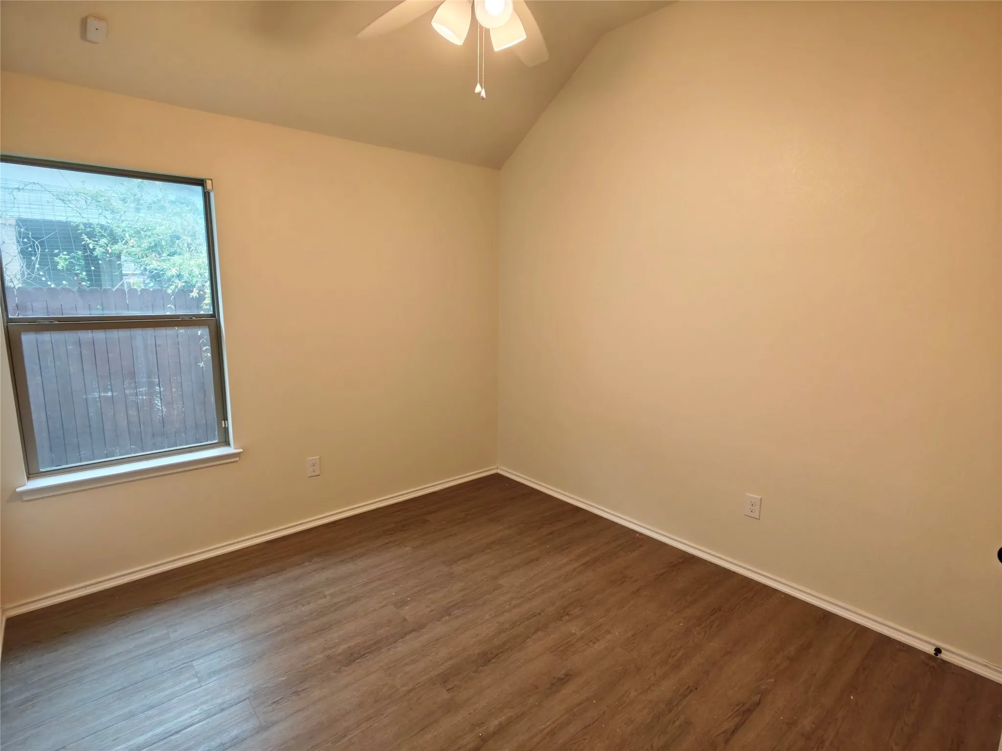 Single Family Residence For Rent in Collin County , 724 Valley Court, Royse City, Texas 75189, 4 Bedroom, 2 Bathroom, 2 Garage spaces, 2,114 Sqft, built in 2015, mls#21384077, Real Estate Agent in Royse City, Homes For Rent in Collin county, Homes For Rent in Royse City, Realtor in Royse City Texas, Real Estate Brokerage Independent Realty Texas, Luminita Cordes Realtor