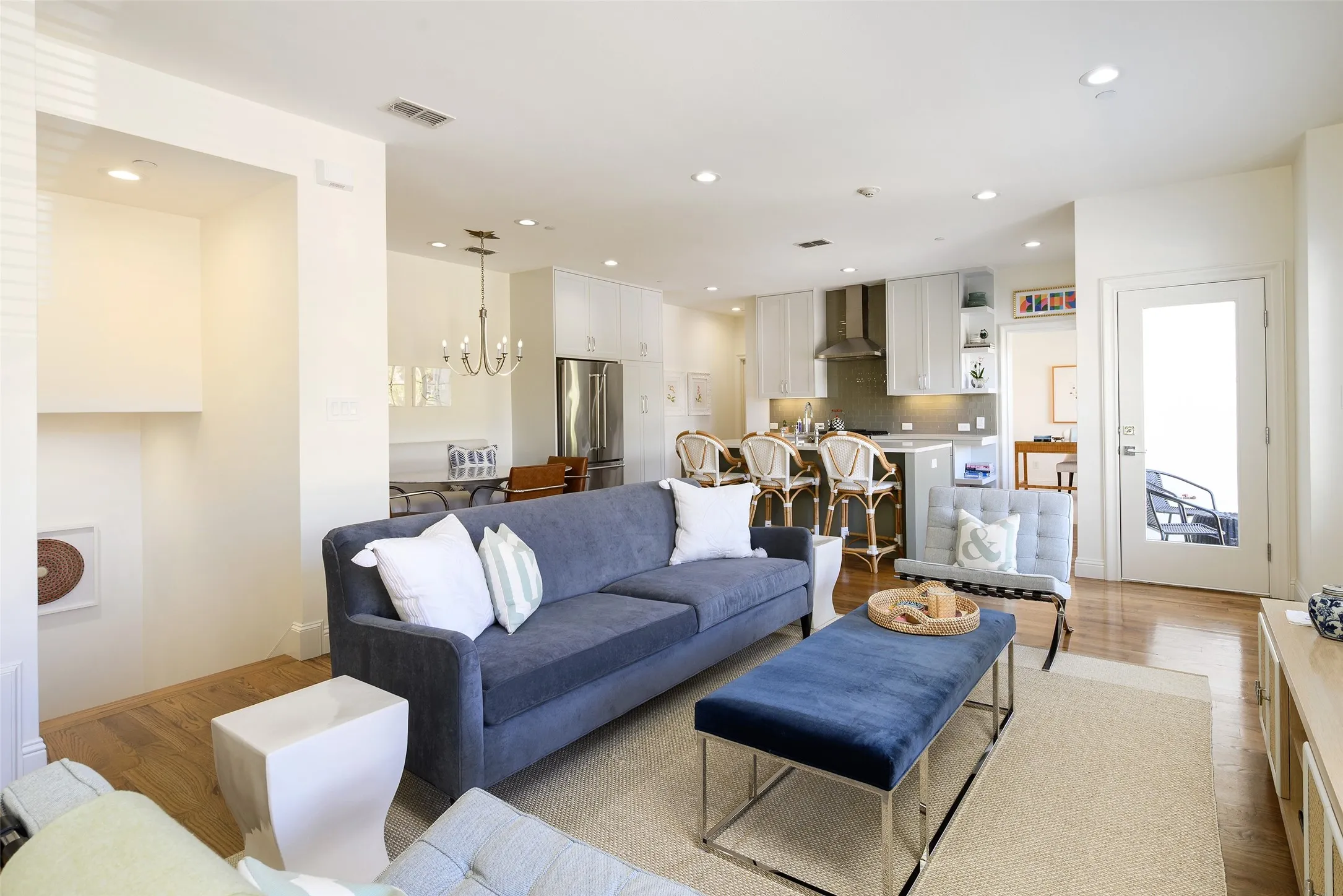 Townhouse For Sale in Dallas County , 3449 Milton Avenue 1, University Park, Texas 75205, 3 Bedroom, 4 Bathroom, 2 Garage spaces, 2,106 Sqft, built in 2015, mls#21376210, Real Estate Agent in University Park, Homes For Sale in Dallas county, Homes For Sale in University Park, Realtor in University Park Texas, Real Estate Brokerage Independent Realty Texas, Luminita Cordes Realtor
