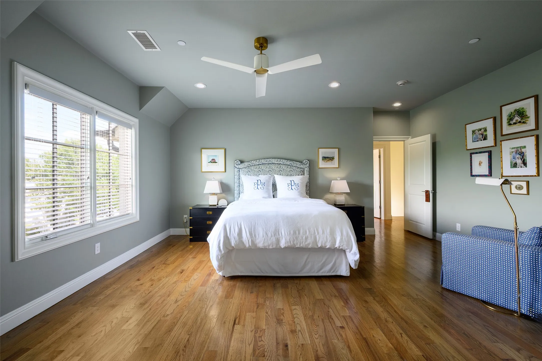 Townhouse For Sale in Dallas County , 3449 Milton Avenue 1, University Park, Texas 75205, 3 Bedroom, 4 Bathroom, 2 Garage spaces, 2,106 Sqft, built in 2015, mls#21376210, Real Estate Agent in University Park, Homes For Sale in Dallas county, Homes For Sale in University Park, Realtor in University Park Texas, Real Estate Brokerage Independent Realty Texas, Luminita Cordes Realtor