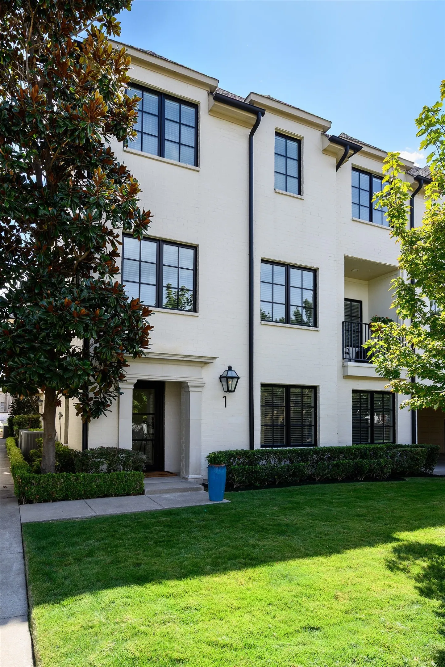 Townhouse For Sale in Dallas County , 3449 Milton Avenue 1, University Park, Texas 75205, 3 Bedroom, 4 Bathroom, 2 Garage spaces, 2,106 Sqft, built in 2015, mls#21376210, Real Estate Agent in University Park, Homes For Sale in Dallas county, Homes For Sale in University Park, Realtor in University Park Texas, Real Estate Brokerage Independent Realty Texas, Luminita Cordes Realtor