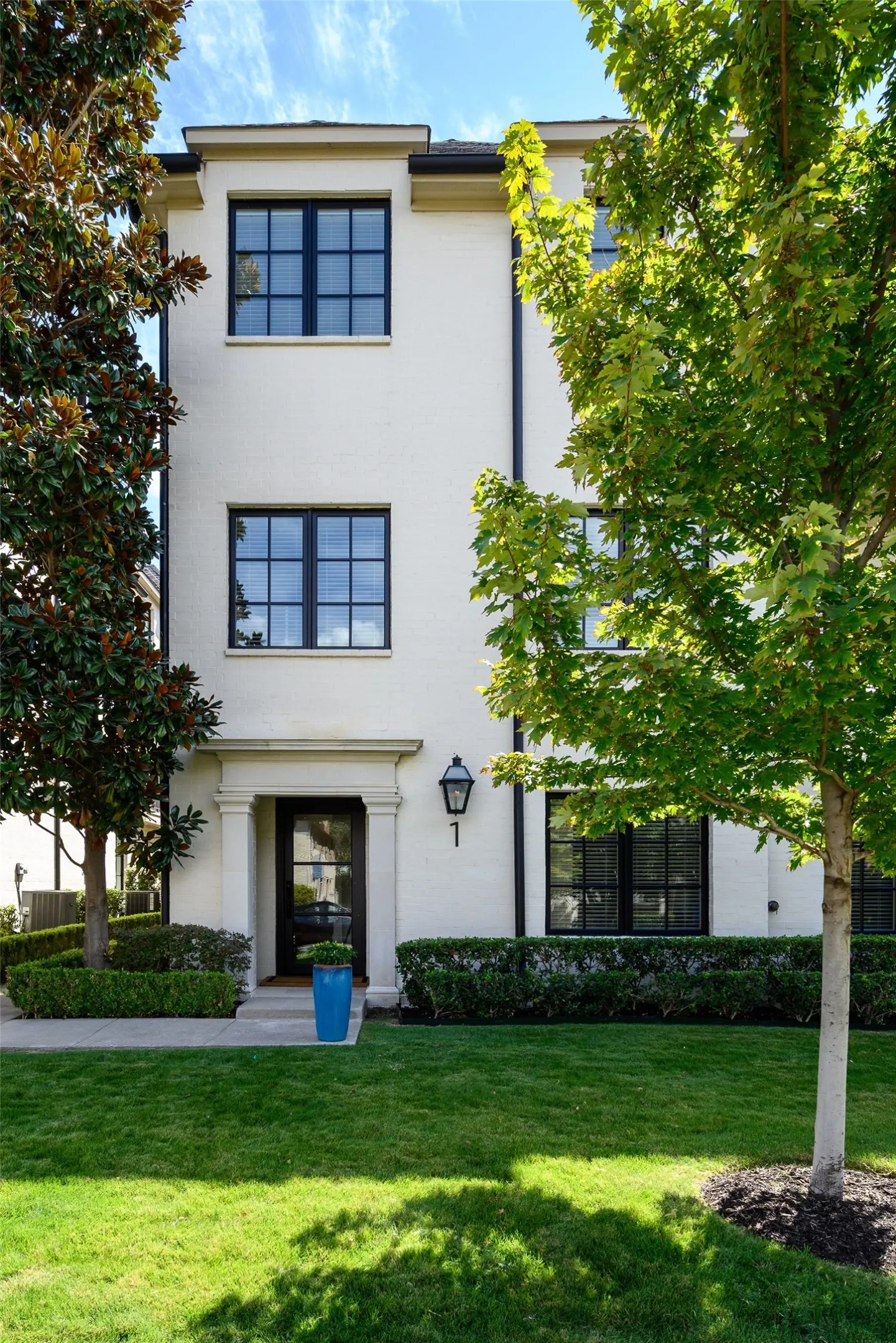 Townhouse For Sale in Dallas County , 3449 Milton Avenue 1, University Park, Texas 75205, 3 Bedroom, 4 Bathroom, 2 Garage spaces, 2,106 Sqft, built in 2015, mls#21376210, Real Estate Agent in University Park, Homes For Sale in Dallas county, Homes For Sale in University Park, Realtor in University Park Texas, Real Estate Brokerage Independent Realty Texas, Luminita Cordes Realtor