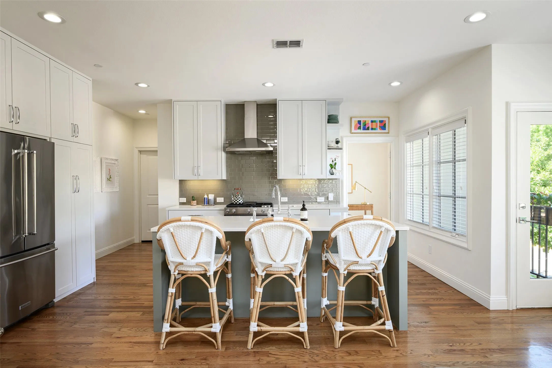 Townhouse For Sale in Dallas County , 3449 Milton Avenue 1, University Park, Texas 75205, 3 Bedroom, 4 Bathroom, 2 Garage spaces, 2,106 Sqft, built in 2015, mls#21376210, Real Estate Agent in University Park, Homes For Sale in Dallas county, Homes For Sale in University Park, Realtor in University Park Texas, Real Estate Brokerage Independent Realty Texas, Luminita Cordes Realtor