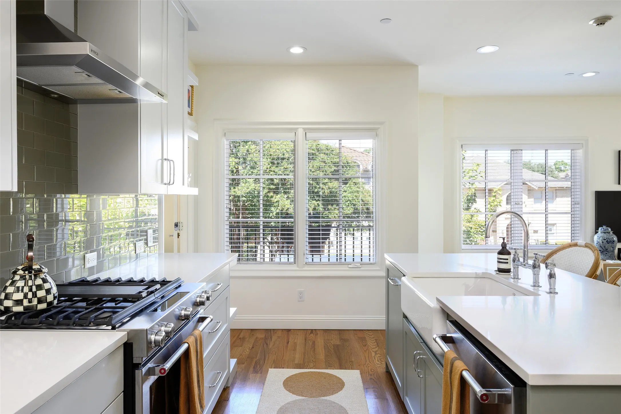 Townhouse For Sale in Dallas County , 3449 Milton Avenue 1, University Park, Texas 75205, 3 Bedroom, 4 Bathroom, 2 Garage spaces, 2,106 Sqft, built in 2015, mls#21376210, Real Estate Agent in University Park, Homes For Sale in Dallas county, Homes For Sale in University Park, Realtor in University Park Texas, Real Estate Brokerage Independent Realty Texas, Luminita Cordes Realtor