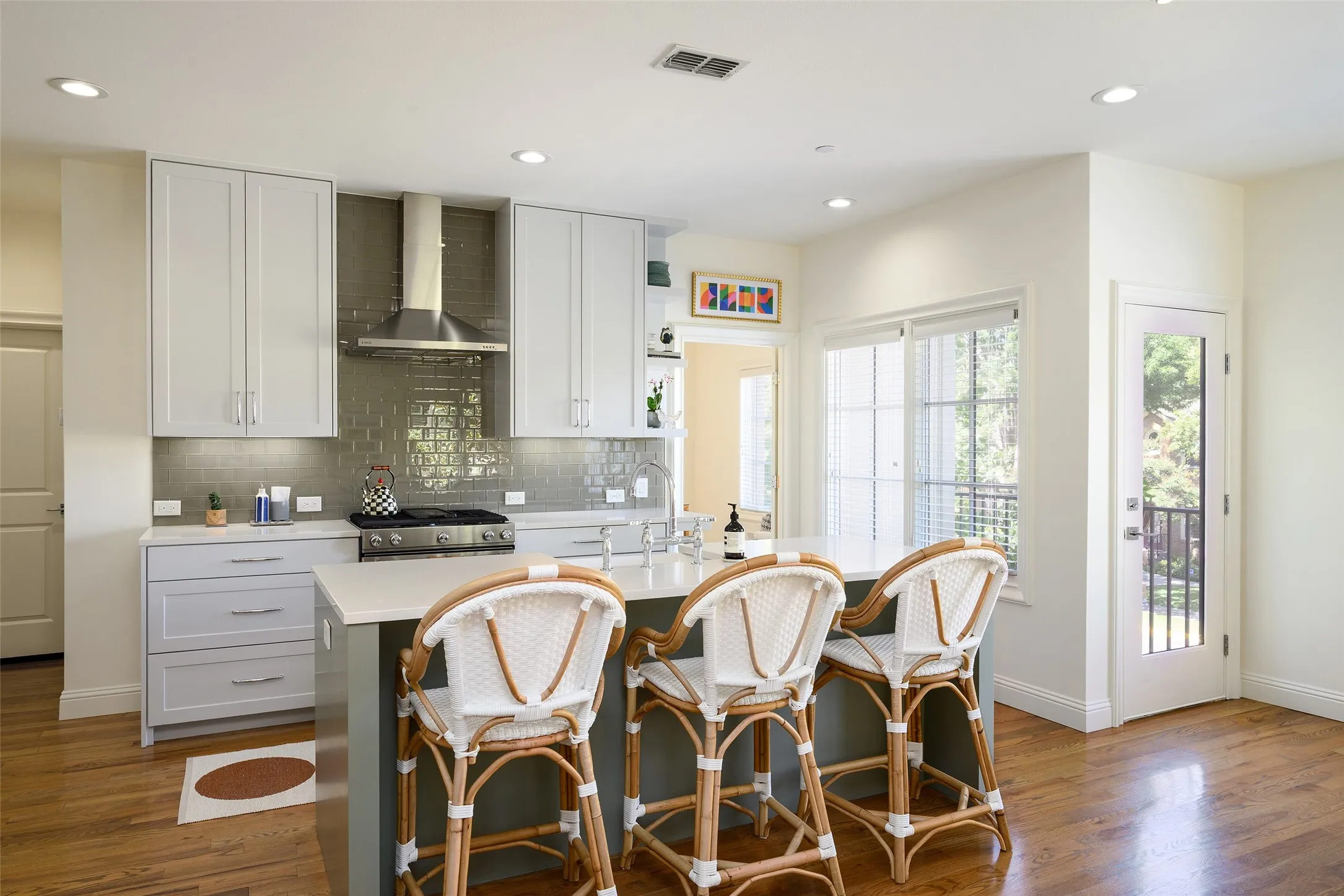Townhouse For Sale in Dallas County , 3449 Milton Avenue 1, University Park, Texas 75205, 3 Bedroom, 4 Bathroom, 2 Garage spaces, 2,106 Sqft, built in 2015, mls#21376210, Real Estate Agent in University Park, Homes For Sale in Dallas county, Homes For Sale in University Park, Realtor in University Park Texas, Real Estate Brokerage Independent Realty Texas, Luminita Cordes Realtor