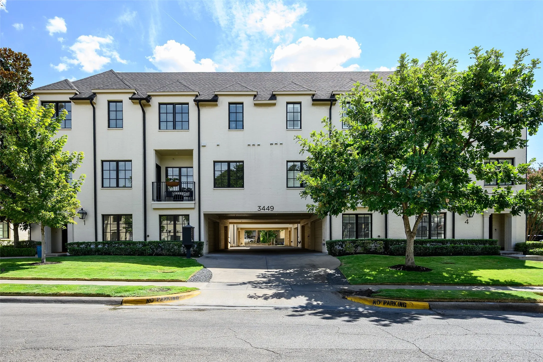Townhouse For Sale in Dallas County , 3449 Milton Avenue 1, University Park, Texas 75205, 3 Bedroom, 4 Bathroom, 2 Garage spaces, 2,106 Sqft, built in 2015, mls#21376210, Real Estate Agent in University Park, Homes For Sale in Dallas county, Homes For Sale in University Park, Realtor in University Park Texas, Real Estate Brokerage Independent Realty Texas, Luminita Cordes Realtor