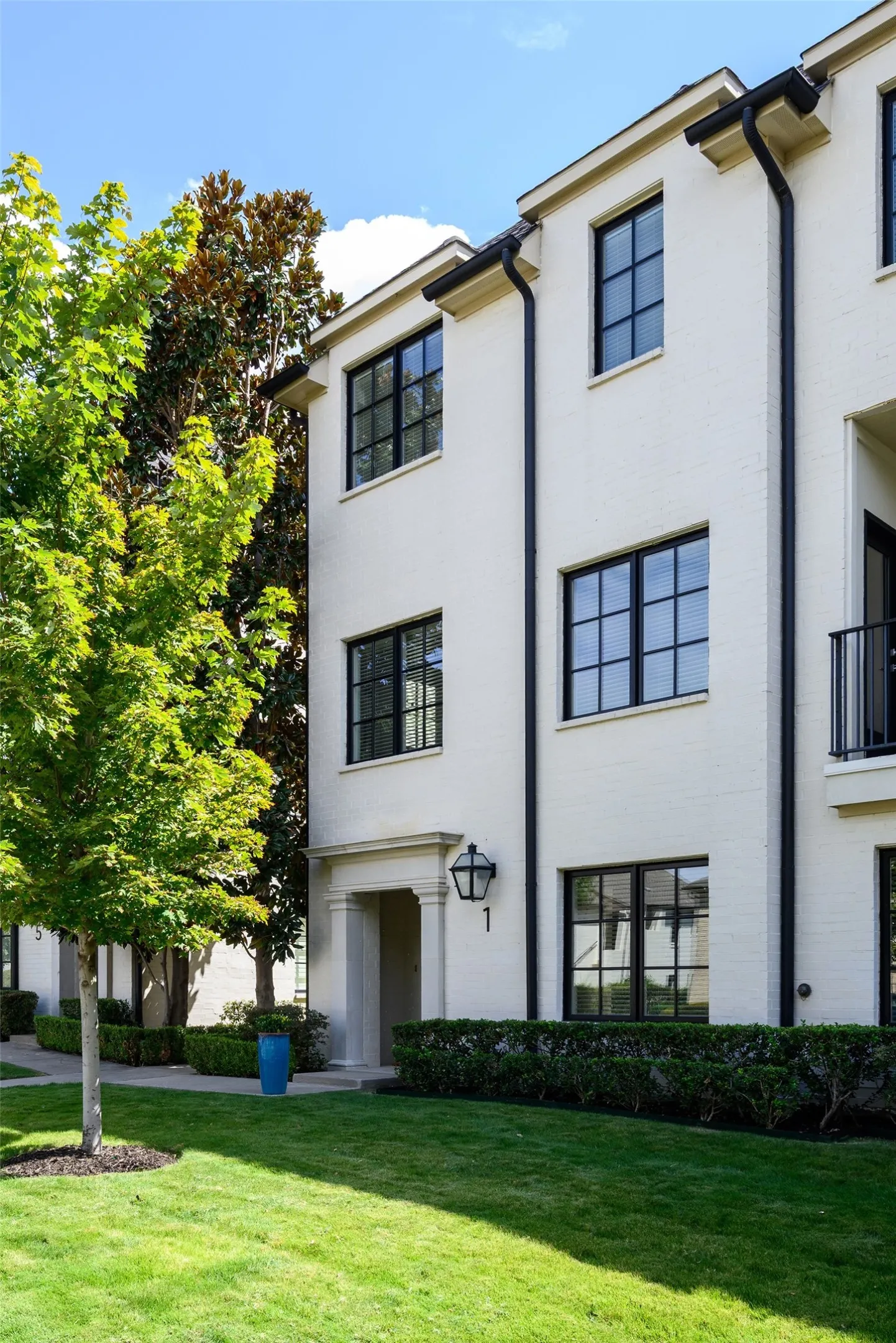 Townhouse For Sale in Dallas County , 3449 Milton Avenue 1, University Park, Texas 75205, 3 Bedroom, 4 Bathroom, 2 Garage spaces, 2,106 Sqft, built in 2015, mls#21376210, Real Estate Agent in University Park, Homes For Sale in Dallas county, Homes For Sale in University Park, Realtor in University Park Texas, Real Estate Brokerage Independent Realty Texas, Luminita Cordes Realtor