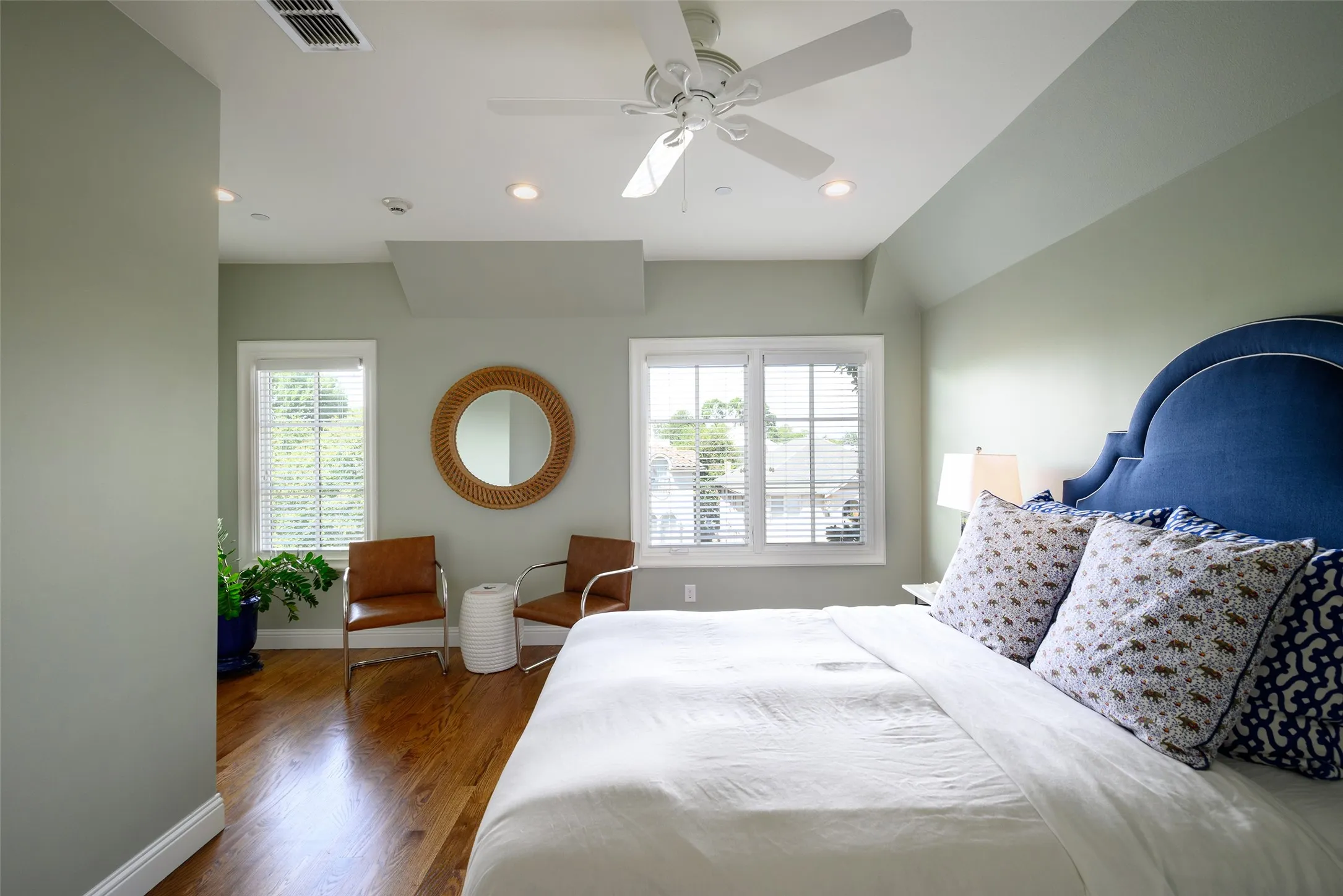 Townhouse For Sale in Dallas County , 3449 Milton Avenue 1, University Park, Texas 75205, 3 Bedroom, 4 Bathroom, 2 Garage spaces, 2,106 Sqft, built in 2015, mls#21376210, Real Estate Agent in University Park, Homes For Sale in Dallas county, Homes For Sale in University Park, Realtor in University Park Texas, Real Estate Brokerage Independent Realty Texas, Luminita Cordes Realtor