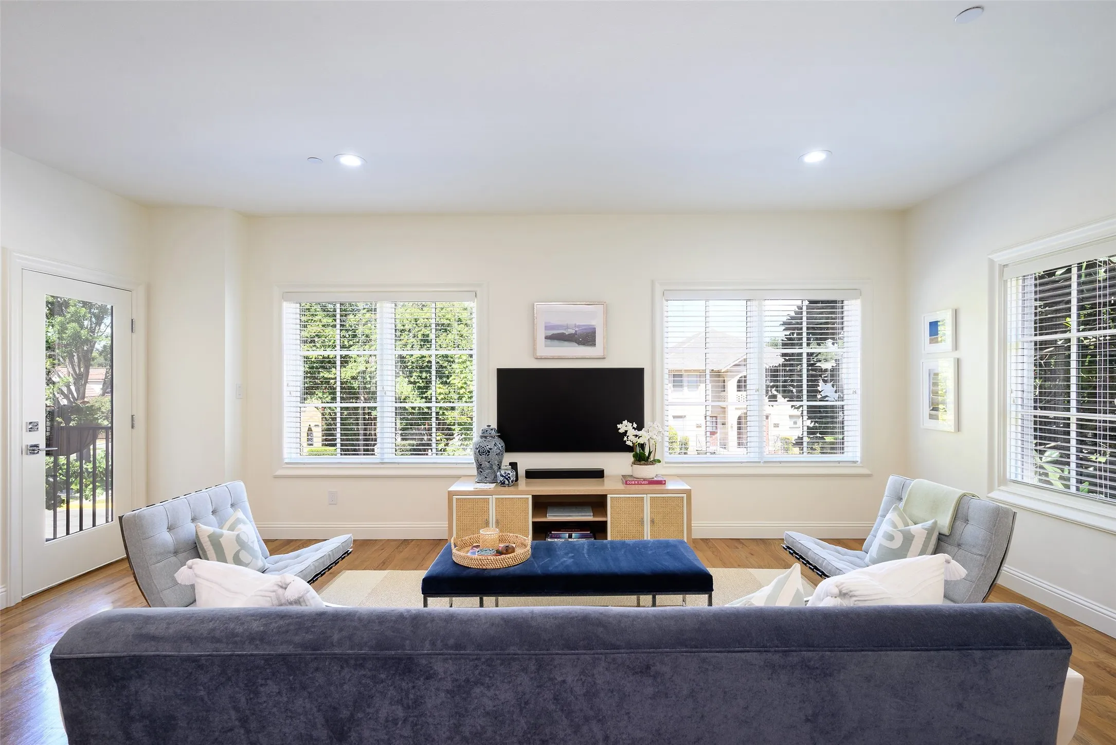Townhouse For Sale in Dallas County , 3449 Milton Avenue 1, University Park, Texas 75205, 3 Bedroom, 4 Bathroom, 2 Garage spaces, 2,106 Sqft, built in 2015, mls#21376210, Real Estate Agent in University Park, Homes For Sale in Dallas county, Homes For Sale in University Park, Realtor in University Park Texas, Real Estate Brokerage Independent Realty Texas, Luminita Cordes Realtor