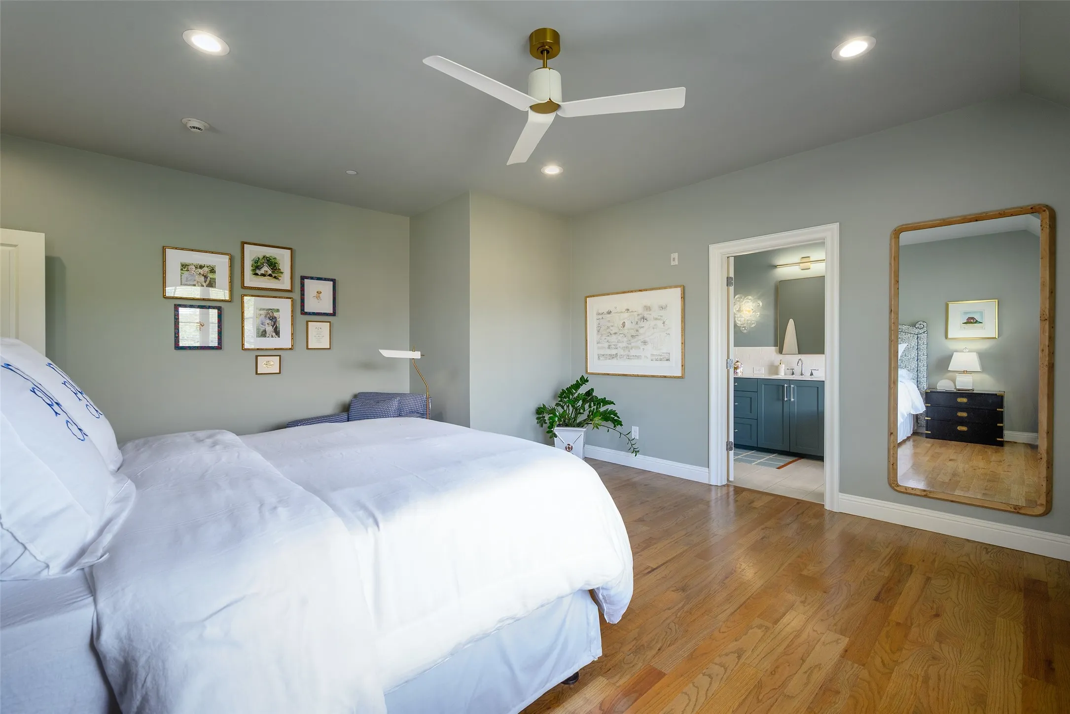 Townhouse For Sale in Dallas County , 3449 Milton Avenue 1, University Park, Texas 75205, 3 Bedroom, 4 Bathroom, 2 Garage spaces, 2,106 Sqft, built in 2015, mls#21376210, Real Estate Agent in University Park, Homes For Sale in Dallas county, Homes For Sale in University Park, Realtor in University Park Texas, Real Estate Brokerage Independent Realty Texas, Luminita Cordes Realtor