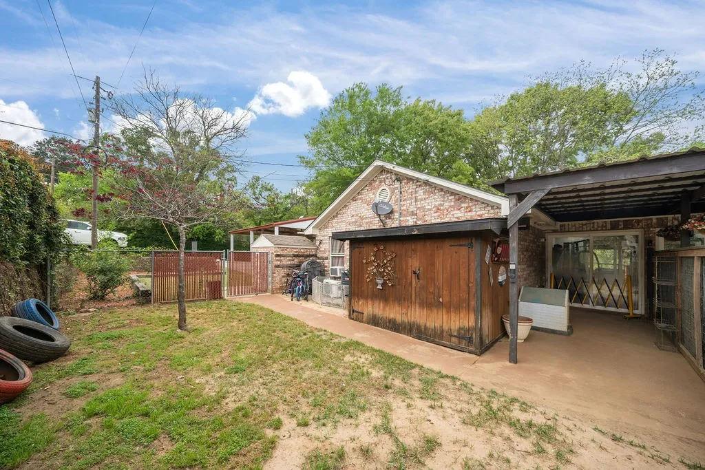 Single Family Residence For Sale in Smith County , 13840 CR 2122, Tyler, Texas 75707, 3 Bedroom, 2 Bathroom, Garage spaces, 2,278 Sqft, built in 2006, mls#21384326, Real Estate Agent in Tyler, Homes For Sale in Smith county, Homes For Sale in Tyler, Realtor in Tyler Texas, Real Estate Brokerage Independent Realty Texas, Luminita Cordes Realtor