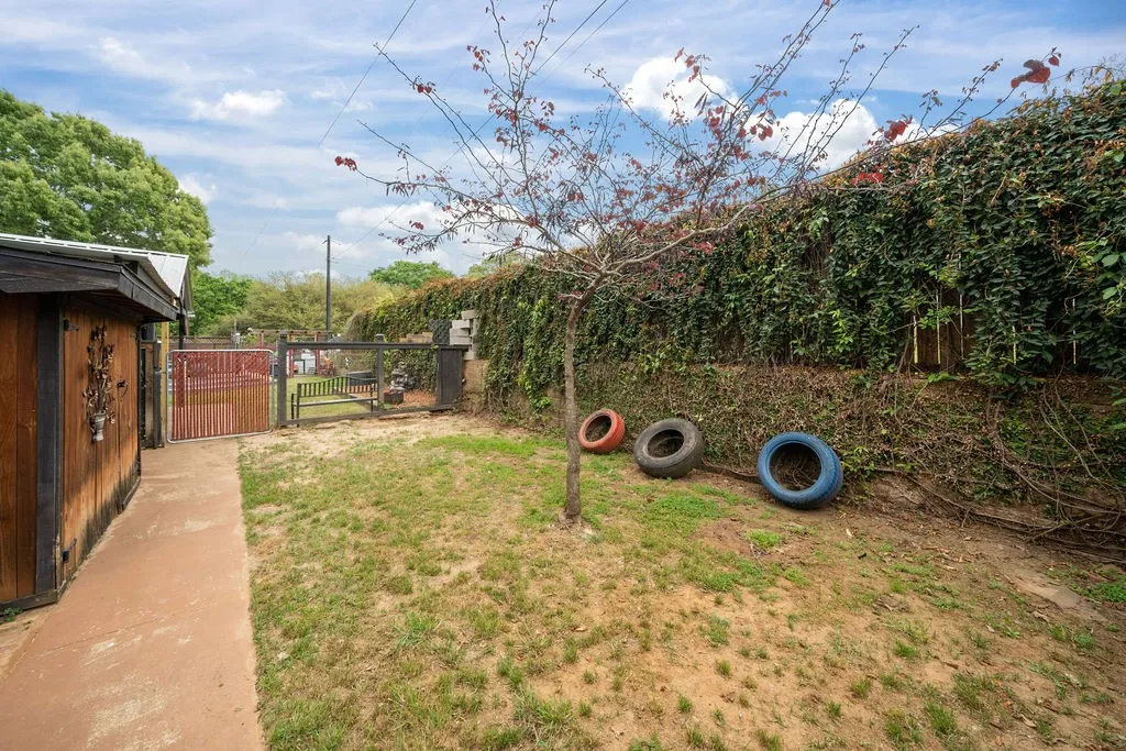 Single Family Residence For Sale in Smith County , 13840 CR 2122, Tyler, Texas 75707, 3 Bedroom, 2 Bathroom, Garage spaces, 2,278 Sqft, built in 2006, mls#21384326, Real Estate Agent in Tyler, Homes For Sale in Smith county, Homes For Sale in Tyler, Realtor in Tyler Texas, Real Estate Brokerage Independent Realty Texas, Luminita Cordes Realtor