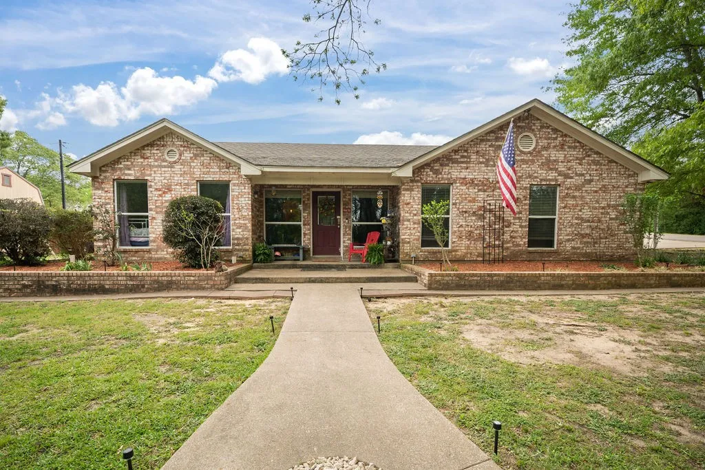 Single Family Residence For Sale in Smith County , 13840 CR 2122, Tyler, Texas 75707, 3 Bedroom, 2 Bathroom, Garage spaces, 2,278 Sqft, built in 2006, mls#21384326, Real Estate Agent in Tyler, Homes For Sale in Smith county, Homes For Sale in Tyler, Realtor in Tyler Texas, Real Estate Brokerage Independent Realty Texas, Luminita Cordes Realtor