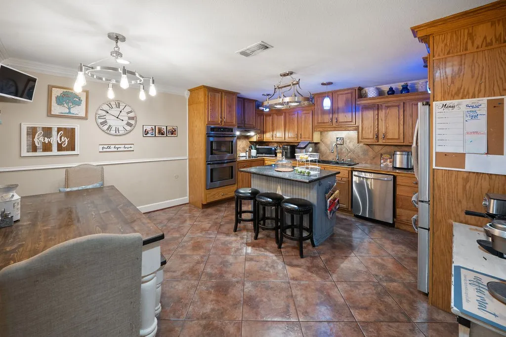 Single Family Residence For Sale in Smith County , 13840 CR 2122, Tyler, Texas 75707, 3 Bedroom, 2 Bathroom, Garage spaces, 2,278 Sqft, built in 2006, mls#21384326, Real Estate Agent in Tyler, Homes For Sale in Smith county, Homes For Sale in Tyler, Realtor in Tyler Texas, Real Estate Brokerage Independent Realty Texas, Luminita Cordes Realtor