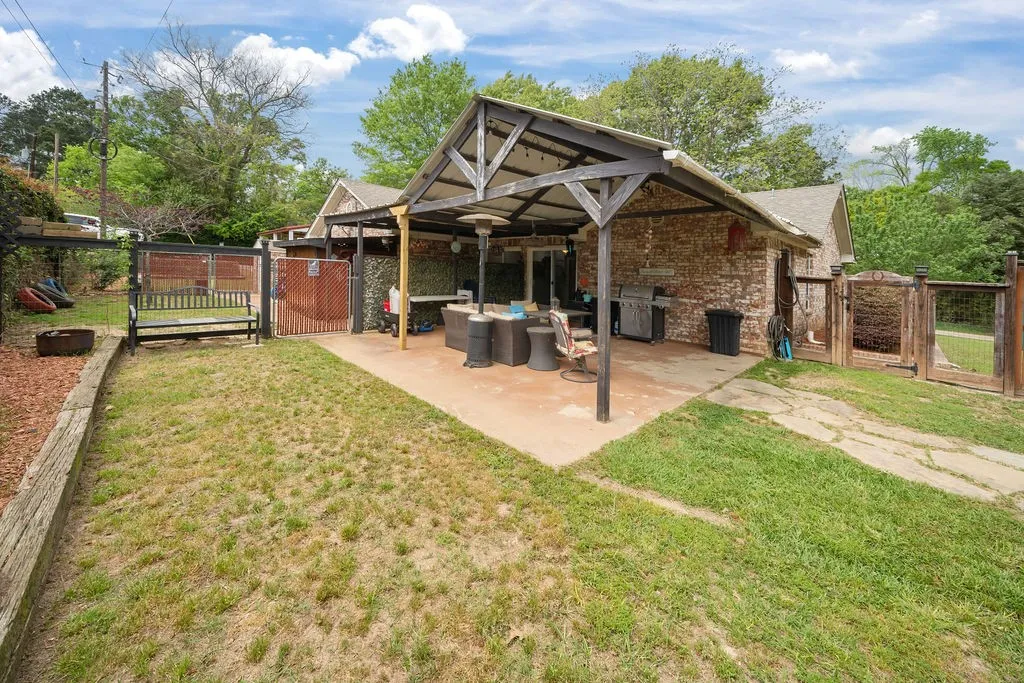 Single Family Residence For Sale in Smith County , 13840 CR 2122, Tyler, Texas 75707, 3 Bedroom, 2 Bathroom, Garage spaces, 2,278 Sqft, built in 2006, mls#21384326, Real Estate Agent in Tyler, Homes For Sale in Smith county, Homes For Sale in Tyler, Realtor in Tyler Texas, Real Estate Brokerage Independent Realty Texas, Luminita Cordes Realtor