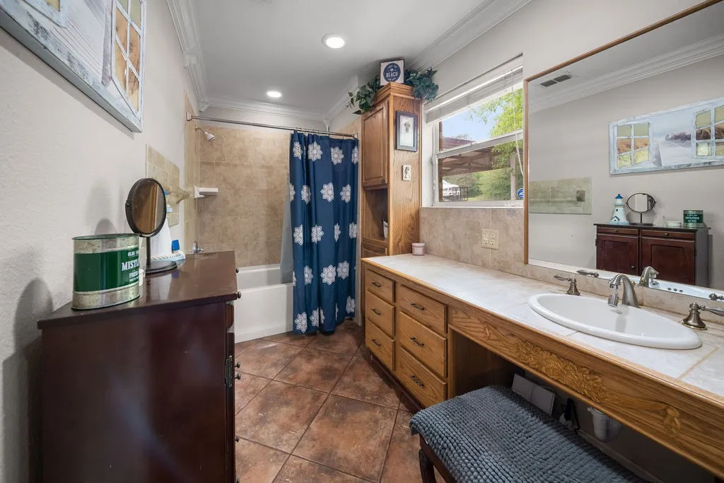 Single Family Residence For Sale in Smith County , 13840 CR 2122, Tyler, Texas 75707, 3 Bedroom, 2 Bathroom, Garage spaces, 2,278 Sqft, built in 2006, mls#21384326, Real Estate Agent in Tyler, Homes For Sale in Smith county, Homes For Sale in Tyler, Realtor in Tyler Texas, Real Estate Brokerage Independent Realty Texas, Luminita Cordes Realtor