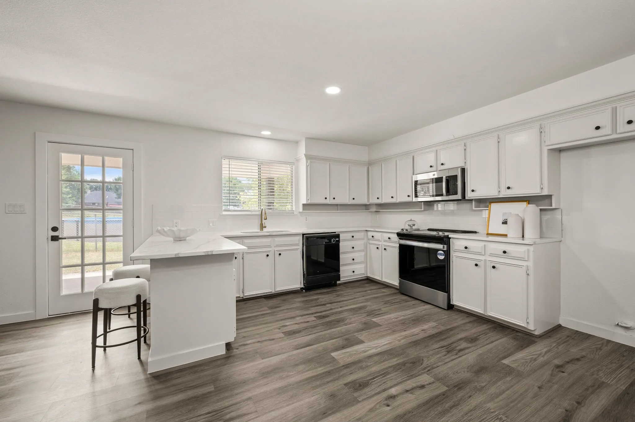 Single Family Residence For Sale in Johnson County , 103 Park Trail Place, Joshua, Texas 76058, 3 Bedroom, 2 Bathroom, 2 Garage spaces, 1,888 Sqft, built in 1973, mls#21384329, Real Estate Agent in Joshua, Homes For Sale in Johnson county, Homes For Sale in Joshua, Realtor in Joshua Texas, Real Estate Brokerage Independent Realty Texas, Luminita Cordes Realtor