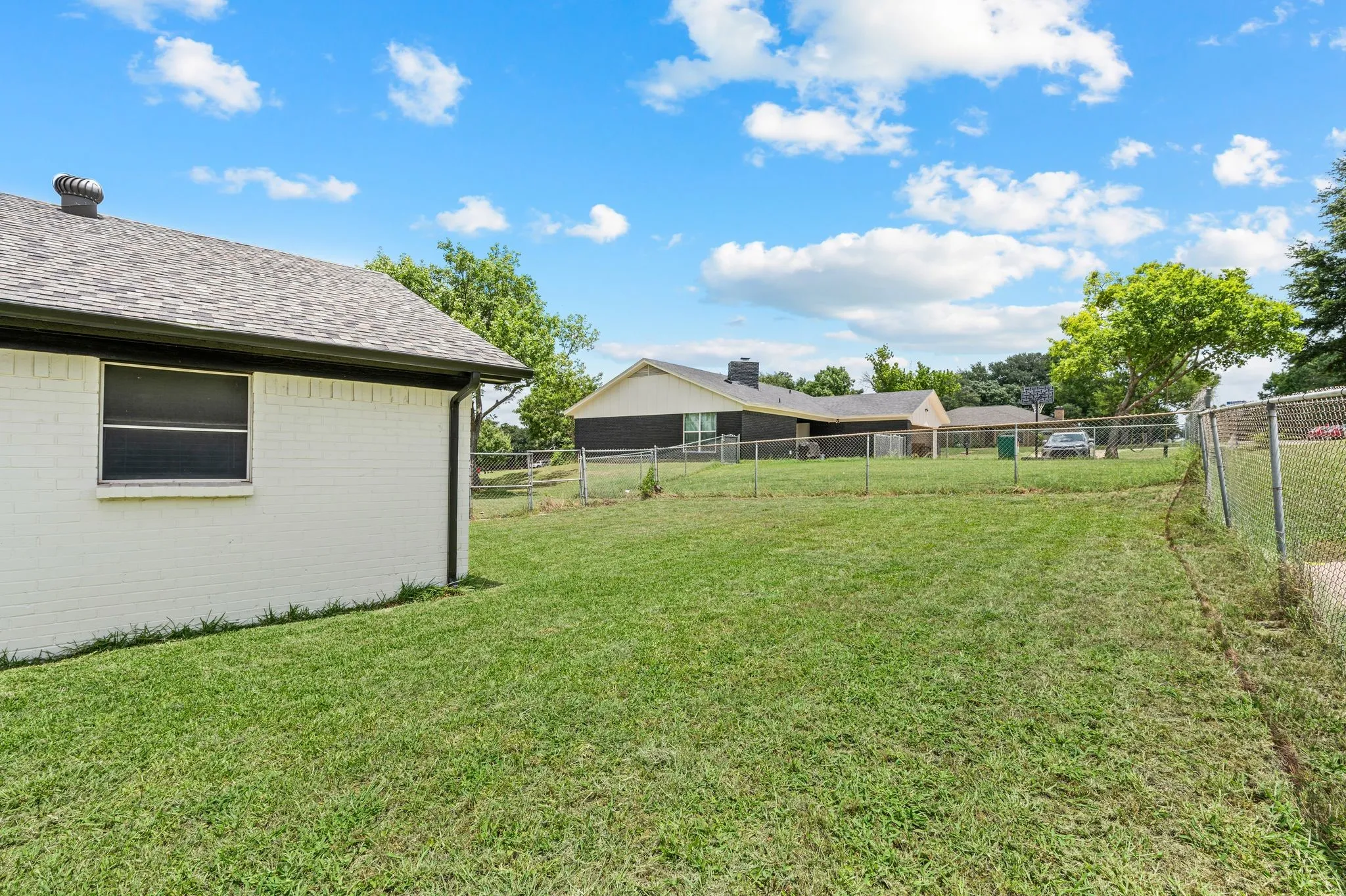 Single Family Residence For Sale in Johnson County , 103 Park Trail Place, Joshua, Texas 76058, 3 Bedroom, 2 Bathroom, 2 Garage spaces, 1,888 Sqft, built in 1973, mls#21384329, Real Estate Agent in Joshua, Homes For Sale in Johnson county, Homes For Sale in Joshua, Realtor in Joshua Texas, Real Estate Brokerage Independent Realty Texas, Luminita Cordes Realtor
