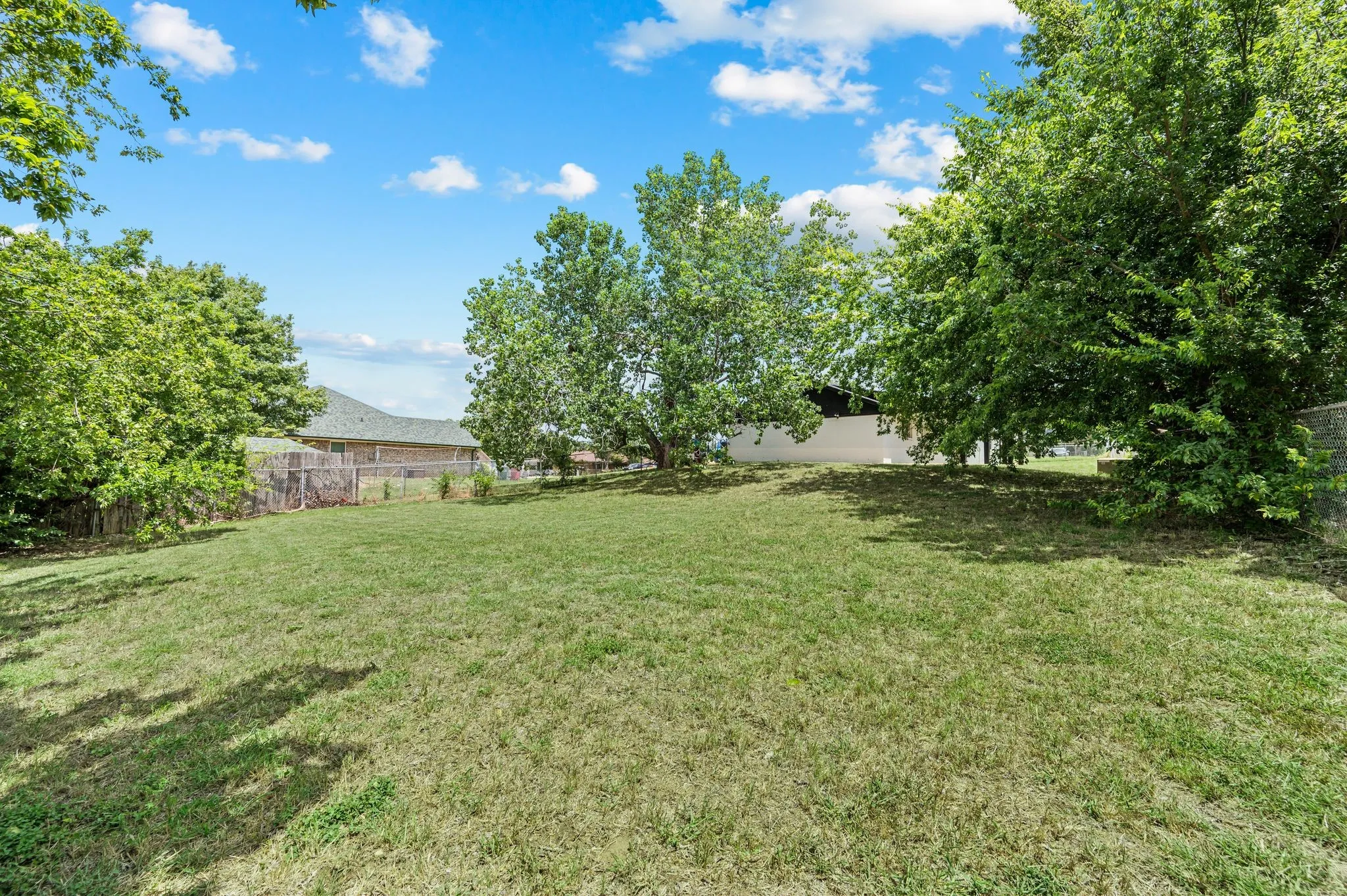 Single Family Residence For Sale in Johnson County , 103 Park Trail Place, Joshua, Texas 76058, 3 Bedroom, 2 Bathroom, 2 Garage spaces, 1,888 Sqft, built in 1973, mls#21384329, Real Estate Agent in Joshua, Homes For Sale in Johnson county, Homes For Sale in Joshua, Realtor in Joshua Texas, Real Estate Brokerage Independent Realty Texas, Luminita Cordes Realtor