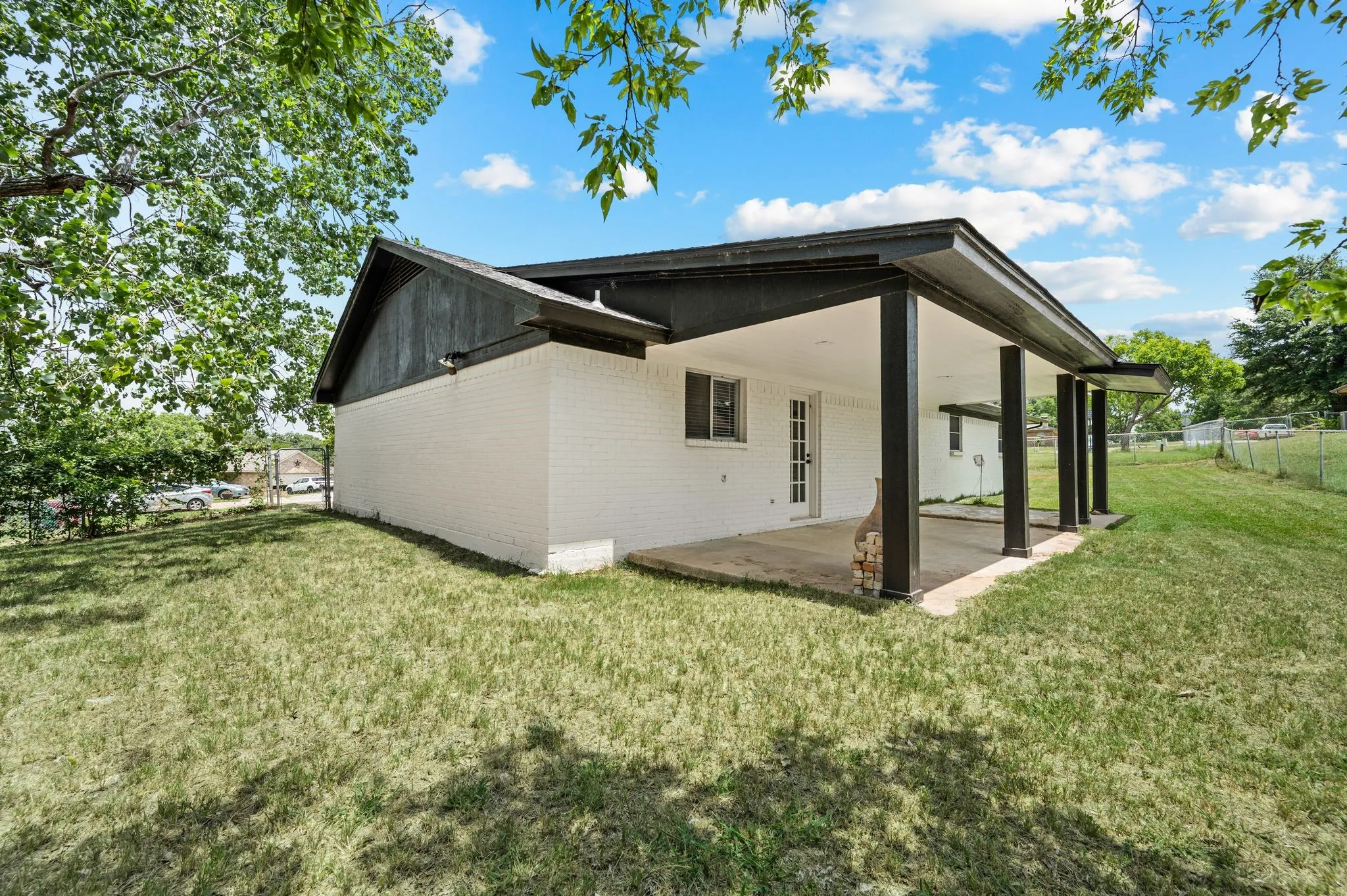 Single Family Residence For Sale in Johnson County , 103 Park Trail Place, Joshua, Texas 76058, 3 Bedroom, 2 Bathroom, 2 Garage spaces, 1,888 Sqft, built in 1973, mls#21384329, Real Estate Agent in Joshua, Homes For Sale in Johnson county, Homes For Sale in Joshua, Realtor in Joshua Texas, Real Estate Brokerage Independent Realty Texas, Luminita Cordes Realtor