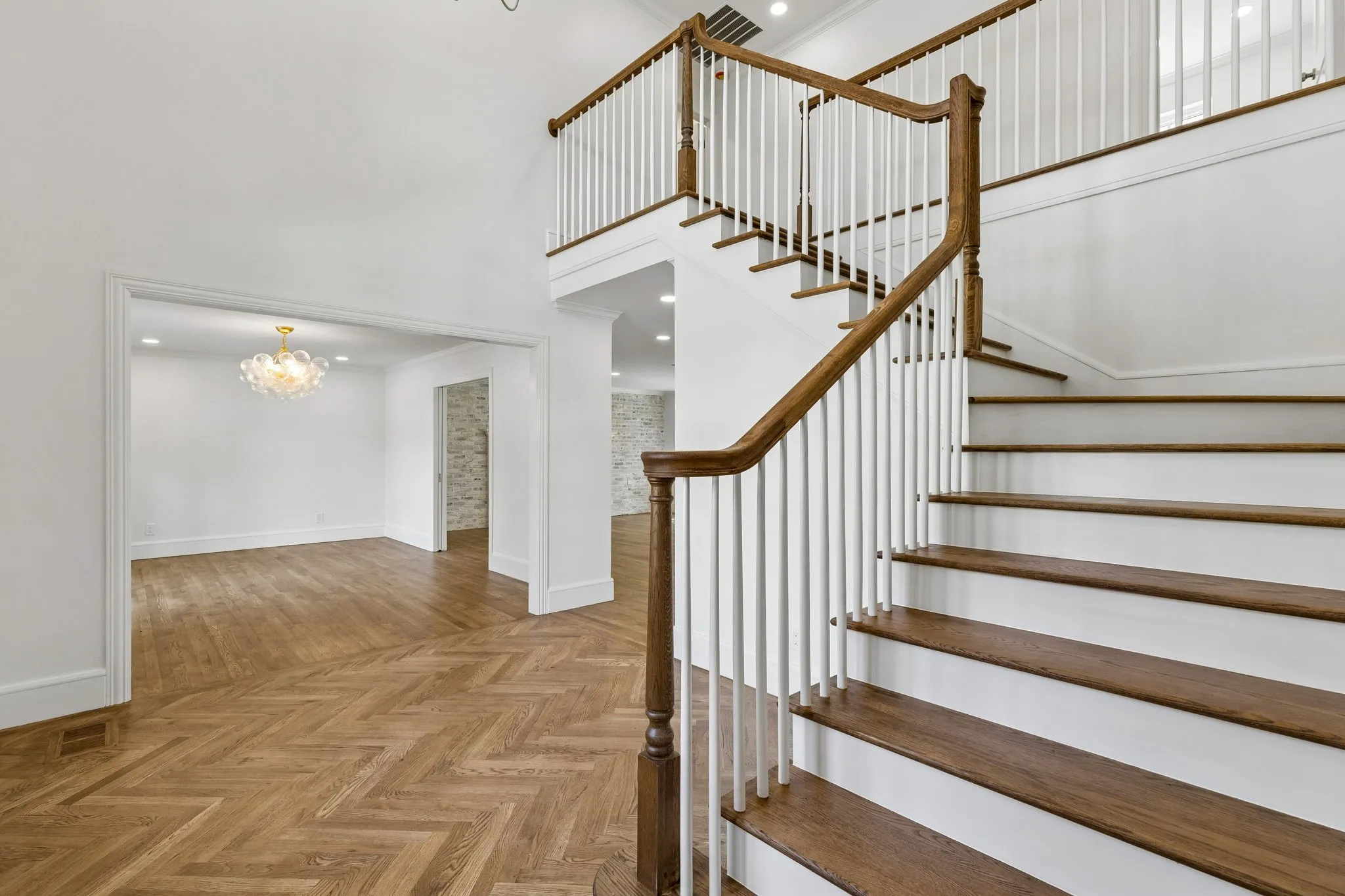 Single Family Residence For Sale in Dallas County , 13907 Carillon Drive, Dallas, Texas 75240, 5 Bedroom, 5 Bathroom, 2 Garage spaces, 3,240 Sqft, built in 1969, mls#21384016, Real Estate Agent in Dallas, Homes For Sale in Dallas county, Homes For Sale in Dallas, Realtor in Dallas Texas, Real Estate Brokerage Independent Realty Texas, Luminita Cordes Realtor