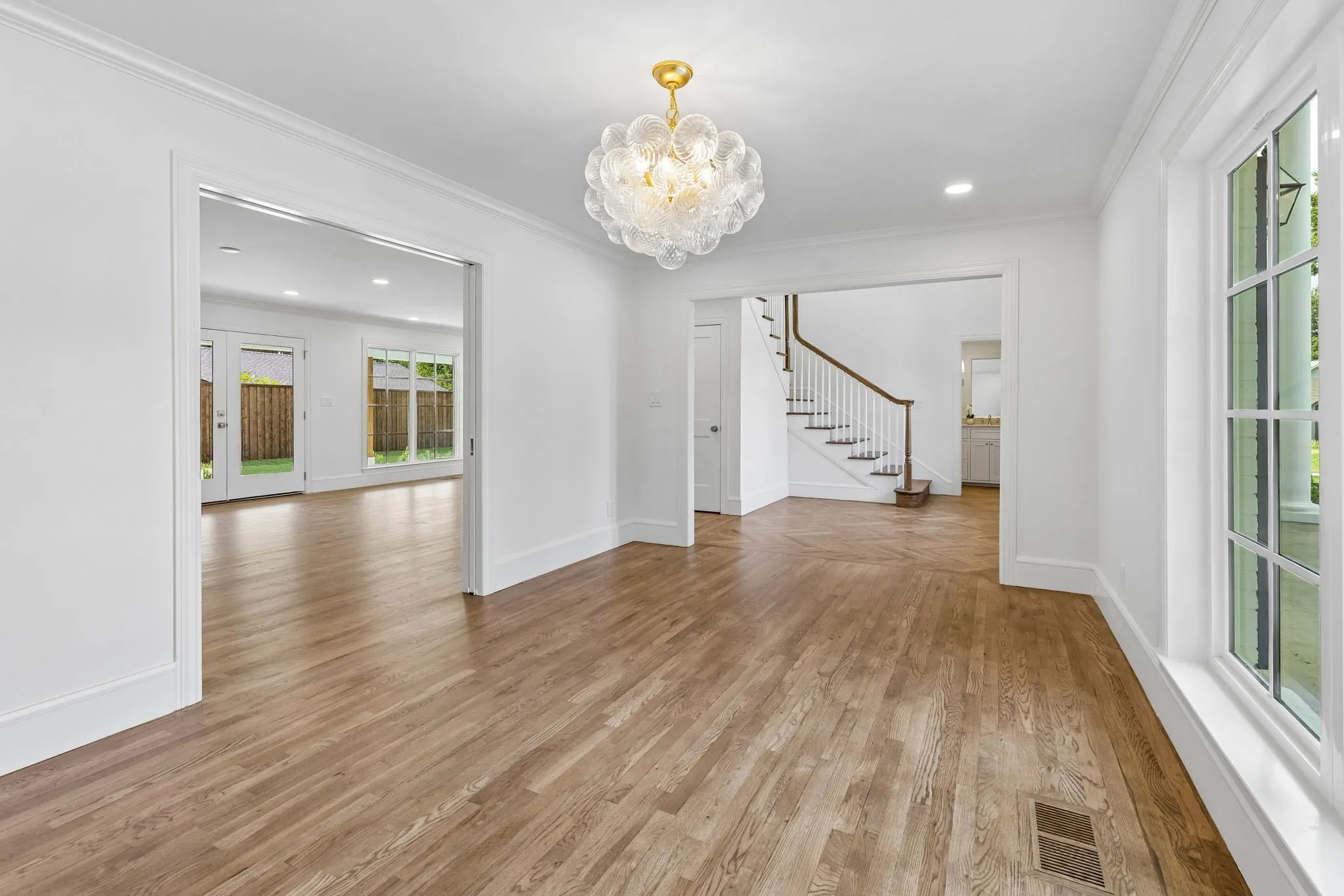 Single Family Residence For Sale in Dallas County , 13907 Carillon Drive, Dallas, Texas 75240, 5 Bedroom, 5 Bathroom, 2 Garage spaces, 3,240 Sqft, built in 1969, mls#21384016, Real Estate Agent in Dallas, Homes For Sale in Dallas county, Homes For Sale in Dallas, Realtor in Dallas Texas, Real Estate Brokerage Independent Realty Texas, Luminita Cordes Realtor