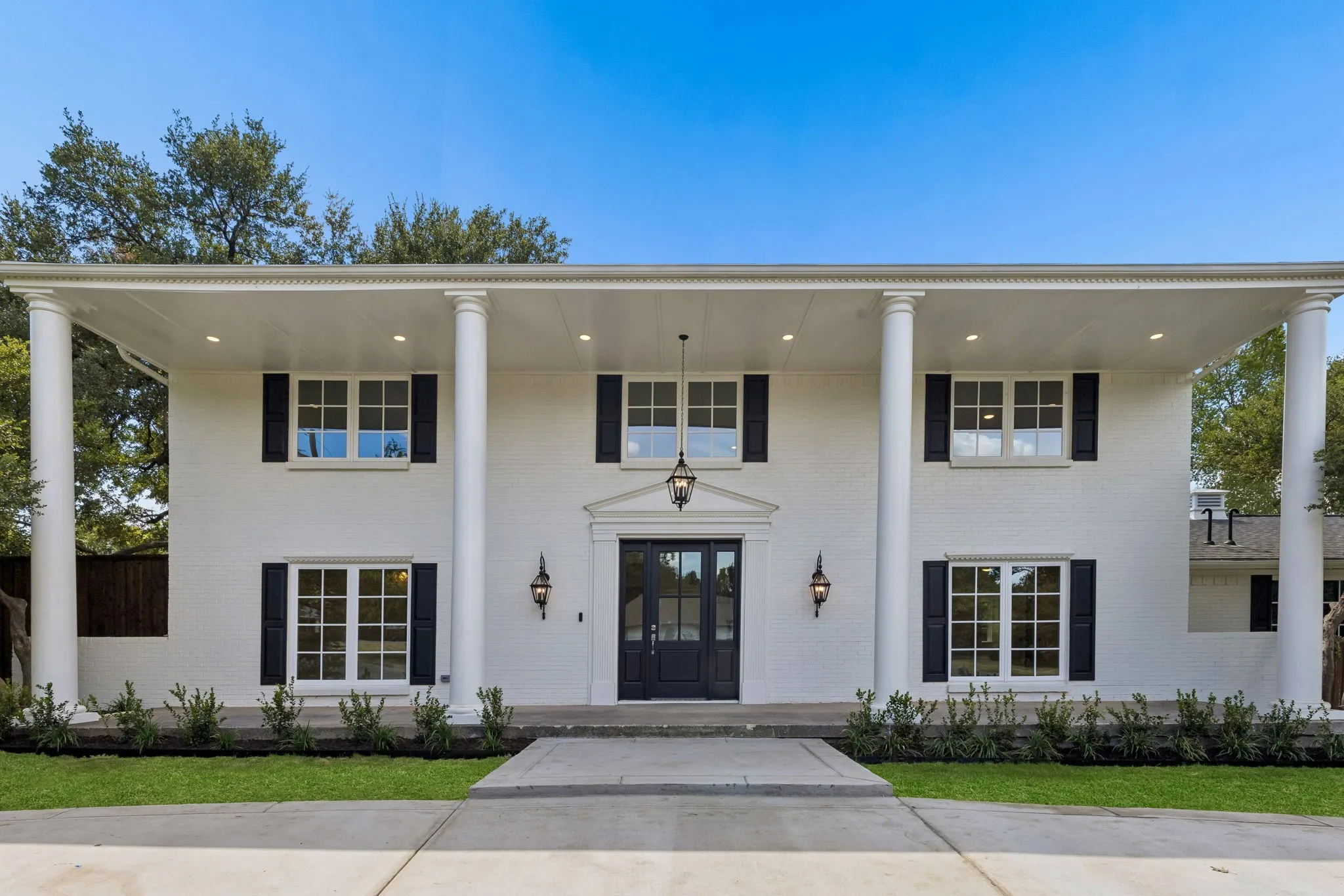 Single Family Residence For Sale in Dallas County , 13907 Carillon Drive, Dallas, Texas 75240, 5 Bedroom, 5 Bathroom, 2 Garage spaces, 3,240 Sqft, built in 1969, mls#21384016, Real Estate Agent in Dallas, Homes For Sale in Dallas county, Homes For Sale in Dallas, Realtor in Dallas Texas, Real Estate Brokerage Independent Realty Texas, Luminita Cordes Realtor