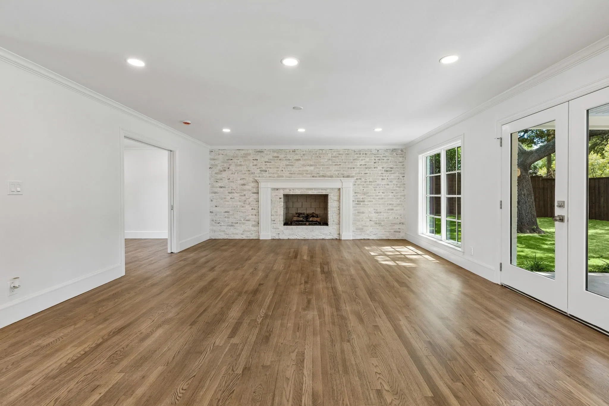 Single Family Residence For Sale in Dallas County , 13907 Carillon Drive, Dallas, Texas 75240, 5 Bedroom, 5 Bathroom, 2 Garage spaces, 3,240 Sqft, built in 1969, mls#21384016, Real Estate Agent in Dallas, Homes For Sale in Dallas county, Homes For Sale in Dallas, Realtor in Dallas Texas, Real Estate Brokerage Independent Realty Texas, Luminita Cordes Realtor