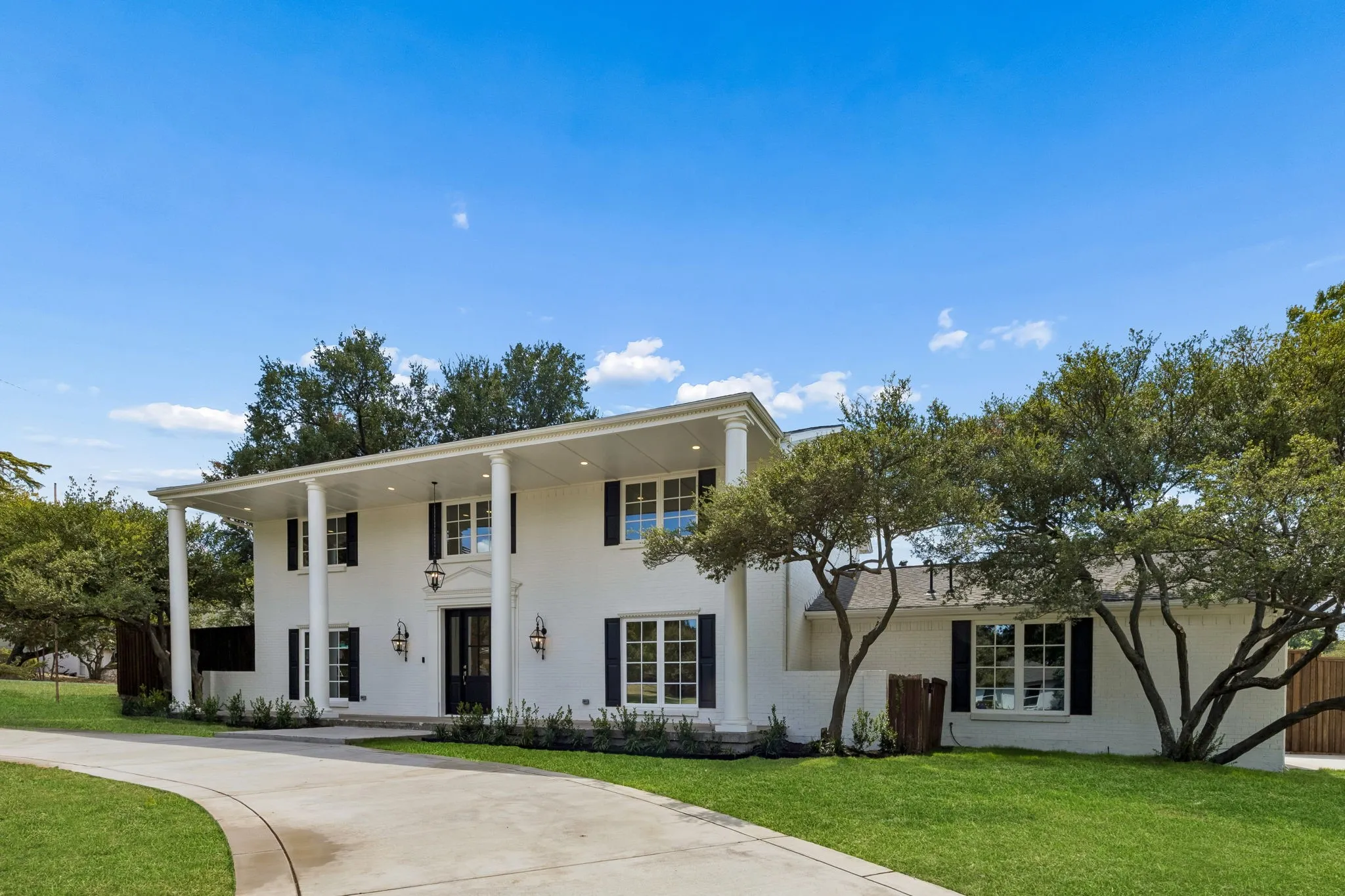 Single Family Residence For Sale in Dallas County , 13907 Carillon Drive, Dallas, Texas 75240, 5 Bedroom, 5 Bathroom, 2 Garage spaces, 3,240 Sqft, built in 1969, mls#21384016, Real Estate Agent in Dallas, Homes For Sale in Dallas county, Homes For Sale in Dallas, Realtor in Dallas Texas, Real Estate Brokerage Independent Realty Texas, Luminita Cordes Realtor