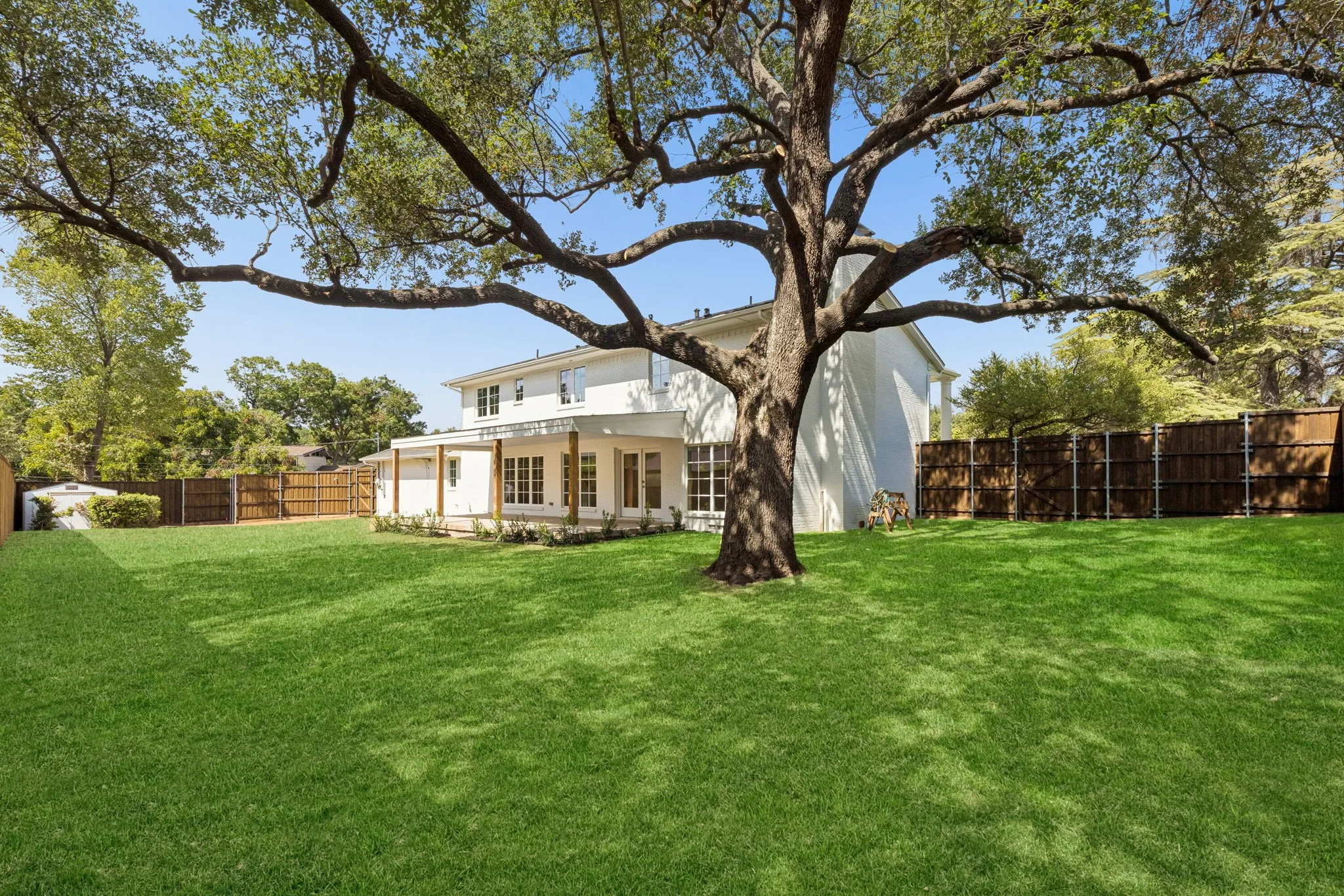 Single Family Residence For Sale in Dallas County , 13907 Carillon Drive, Dallas, Texas 75240, 5 Bedroom, 5 Bathroom, 2 Garage spaces, 3,240 Sqft, built in 1969, mls#21384016, Real Estate Agent in Dallas, Homes For Sale in Dallas county, Homes For Sale in Dallas, Realtor in Dallas Texas, Real Estate Brokerage Independent Realty Texas, Luminita Cordes Realtor