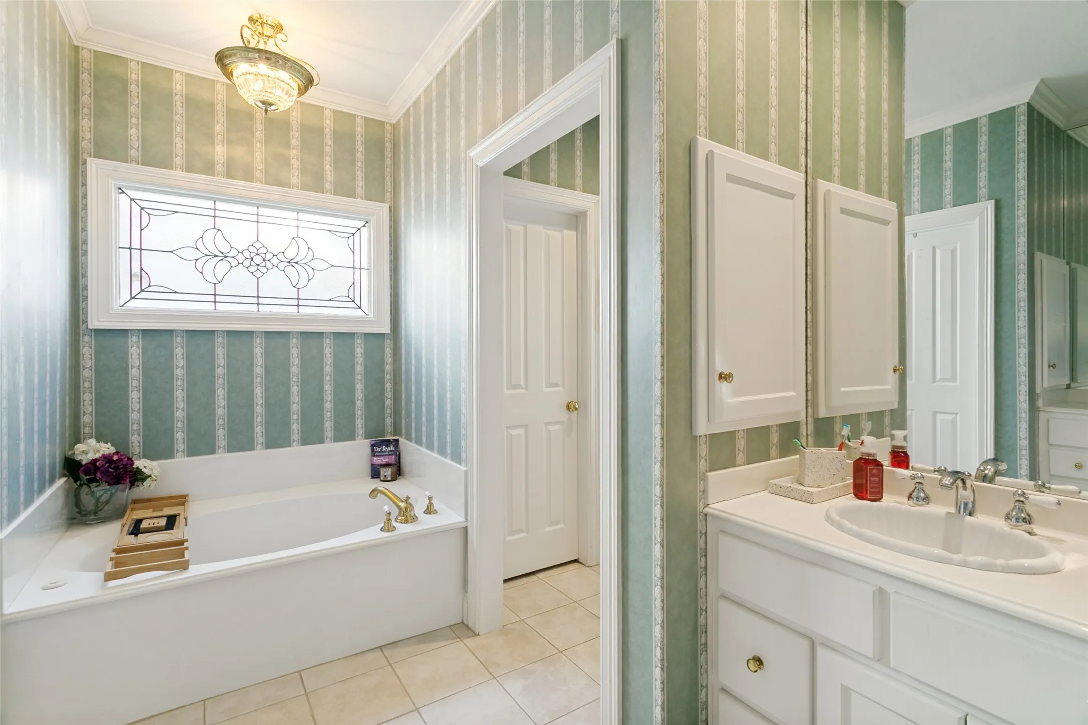 Single Family Residence For Sale in Tarrant County , 1208 Kelpie Court, Fort Worth, Texas 76111, 3 Bedroom, 2 Bathroom, 2 Garage spaces, 2,324 Sqft, built in 1995, mls#21384209, Real Estate Agent in Fort Worth, Homes For Sale in Tarrant county, Homes For Sale in Fort Worth, Realtor in Fort Worth Texas, Real Estate Brokerage Independent Realty Texas, Luminita Cordes Realtor