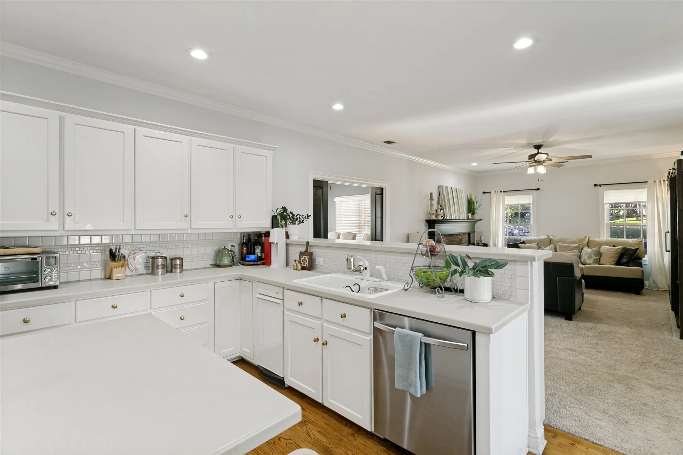 Single Family Residence For Sale in Tarrant County , 1208 Kelpie Court, Fort Worth, Texas 76111, 3 Bedroom, 2 Bathroom, 2 Garage spaces, 2,324 Sqft, built in 1995, mls#21384209, Real Estate Agent in Fort Worth, Homes For Sale in Tarrant county, Homes For Sale in Fort Worth, Realtor in Fort Worth Texas, Real Estate Brokerage Independent Realty Texas, Luminita Cordes Realtor