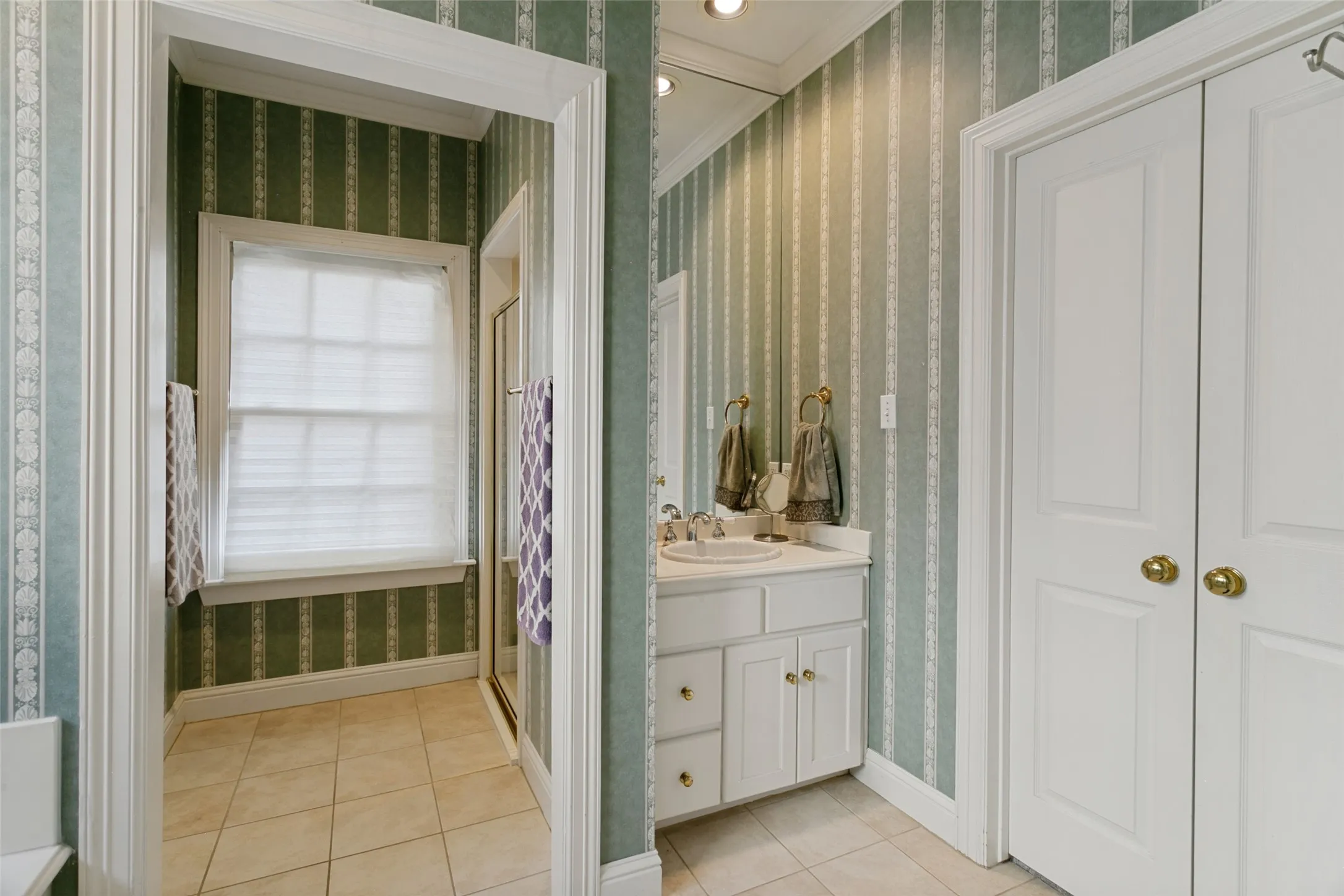 Single Family Residence For Sale in Tarrant County , 1208 Kelpie Court, Fort Worth, Texas 76111, 3 Bedroom, 2 Bathroom, 2 Garage spaces, 2,324 Sqft, built in 1995, mls#21384209, Real Estate Agent in Fort Worth, Homes For Sale in Tarrant county, Homes For Sale in Fort Worth, Realtor in Fort Worth Texas, Real Estate Brokerage Independent Realty Texas, Luminita Cordes Realtor