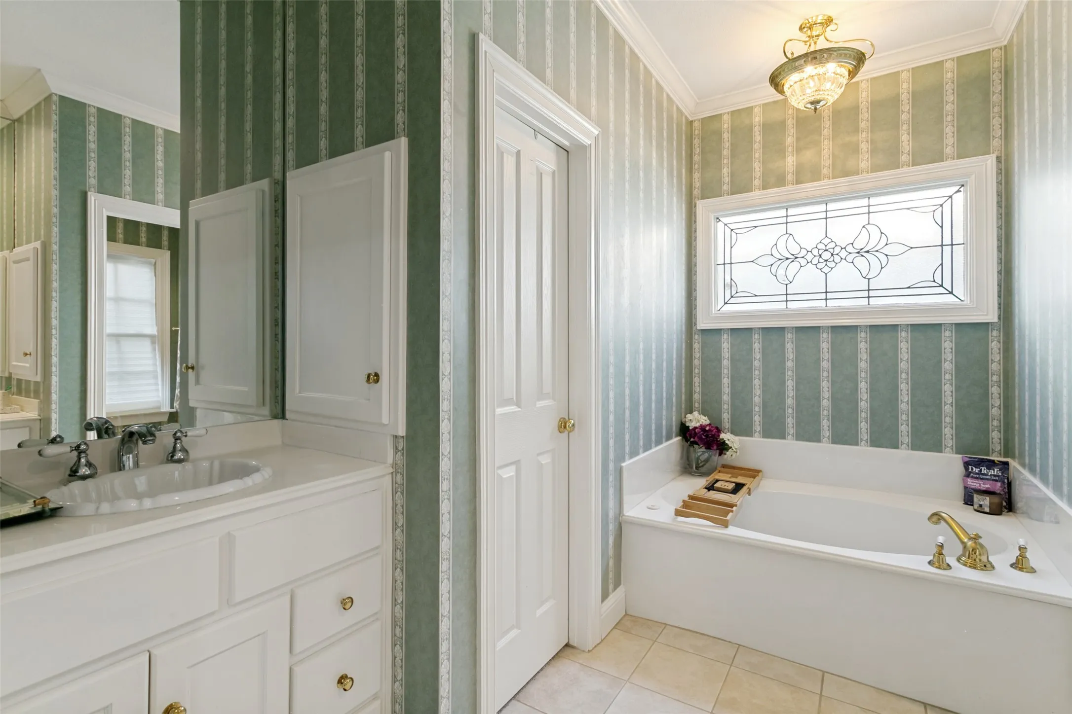 Single Family Residence For Sale in Tarrant County , 1208 Kelpie Court, Fort Worth, Texas 76111, 3 Bedroom, 2 Bathroom, 2 Garage spaces, 2,324 Sqft, built in 1995, mls#21384209, Real Estate Agent in Fort Worth, Homes For Sale in Tarrant county, Homes For Sale in Fort Worth, Realtor in Fort Worth Texas, Real Estate Brokerage Independent Realty Texas, Luminita Cordes Realtor