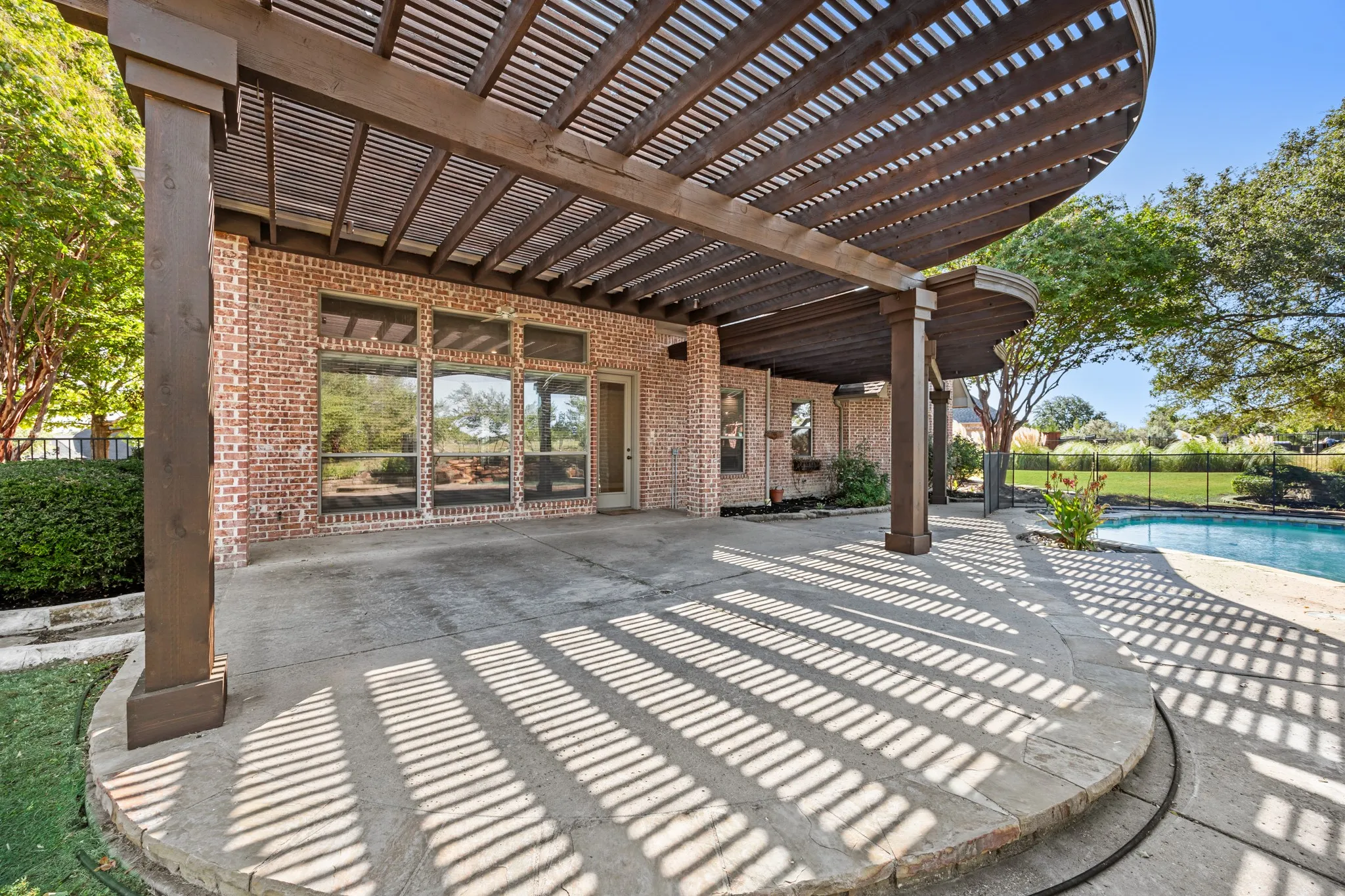 Single Family Residence For Sale in Rockwall County , 148 Stoneleigh Drive, Heath, Texas 75032, 4 Bedroom, 4 Bathroom, 3 Garage spaces, 3,400 Sqft, built in 2002, mls#21363822, Real Estate Agent in Heath, Homes For Sale in Rockwall county, Homes For Sale in Heath, Realtor in Heath Texas, Real Estate Brokerage Independent Realty Texas, Luminita Cordes Realtor
