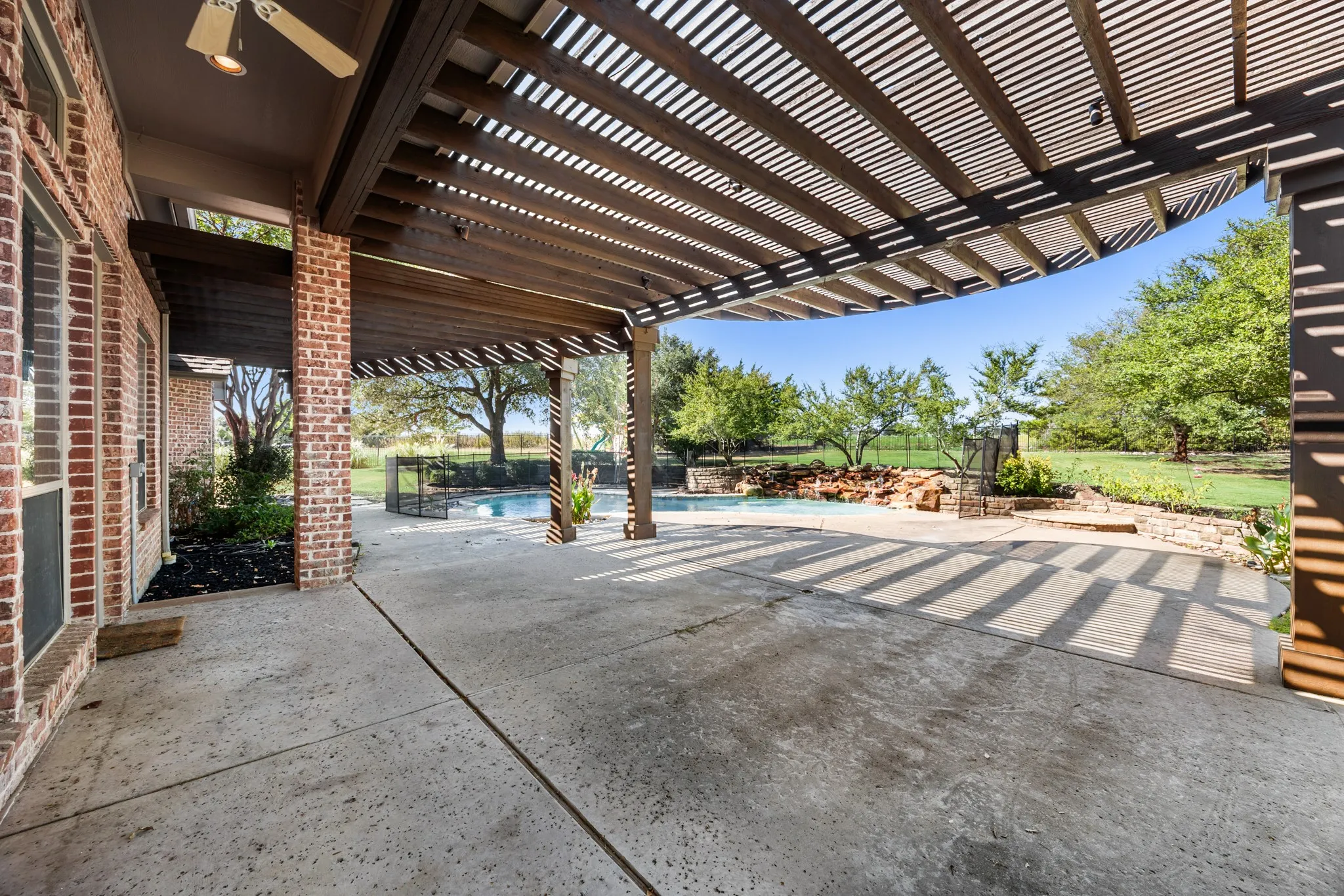 Single Family Residence For Sale in Rockwall County , 148 Stoneleigh Drive, Heath, Texas 75032, 4 Bedroom, 4 Bathroom, 3 Garage spaces, 3,400 Sqft, built in 2002, mls#21363822, Real Estate Agent in Heath, Homes For Sale in Rockwall county, Homes For Sale in Heath, Realtor in Heath Texas, Real Estate Brokerage Independent Realty Texas, Luminita Cordes Realtor