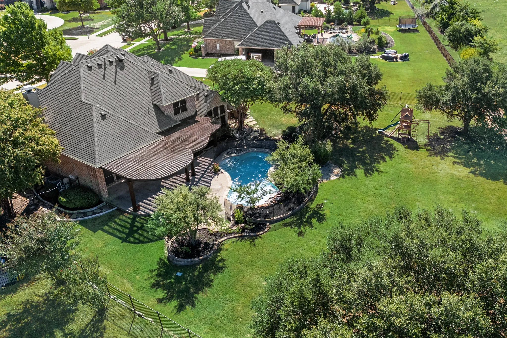 Large lot with lots of trees!