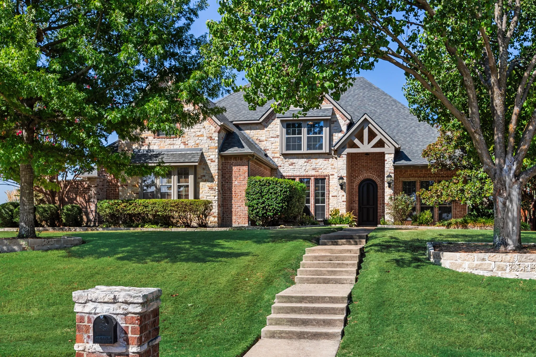Single Family Residence For Sale in Rockwall County , 148 Stoneleigh Drive, Heath, Texas 75032, 4 Bedroom, 4 Bathroom, 3 Garage spaces, 3,400 Sqft, built in 2002, mls#21363822, Real Estate Agent in Heath, Homes For Sale in Rockwall county, Homes For Sale in Heath, Realtor in Heath Texas, Real Estate Brokerage Independent Realty Texas, Luminita Cordes Realtor