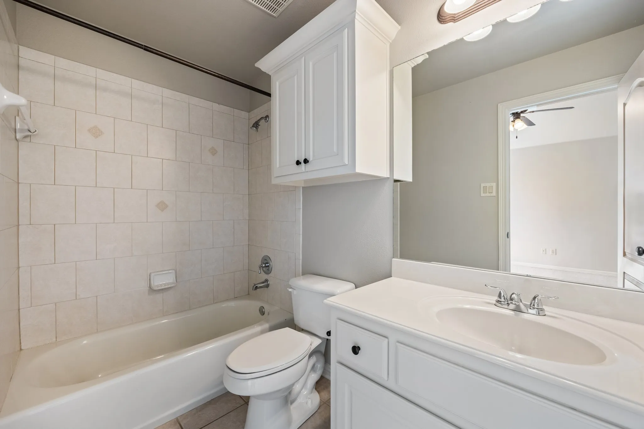 Full bathroom connected to bedroom #2
