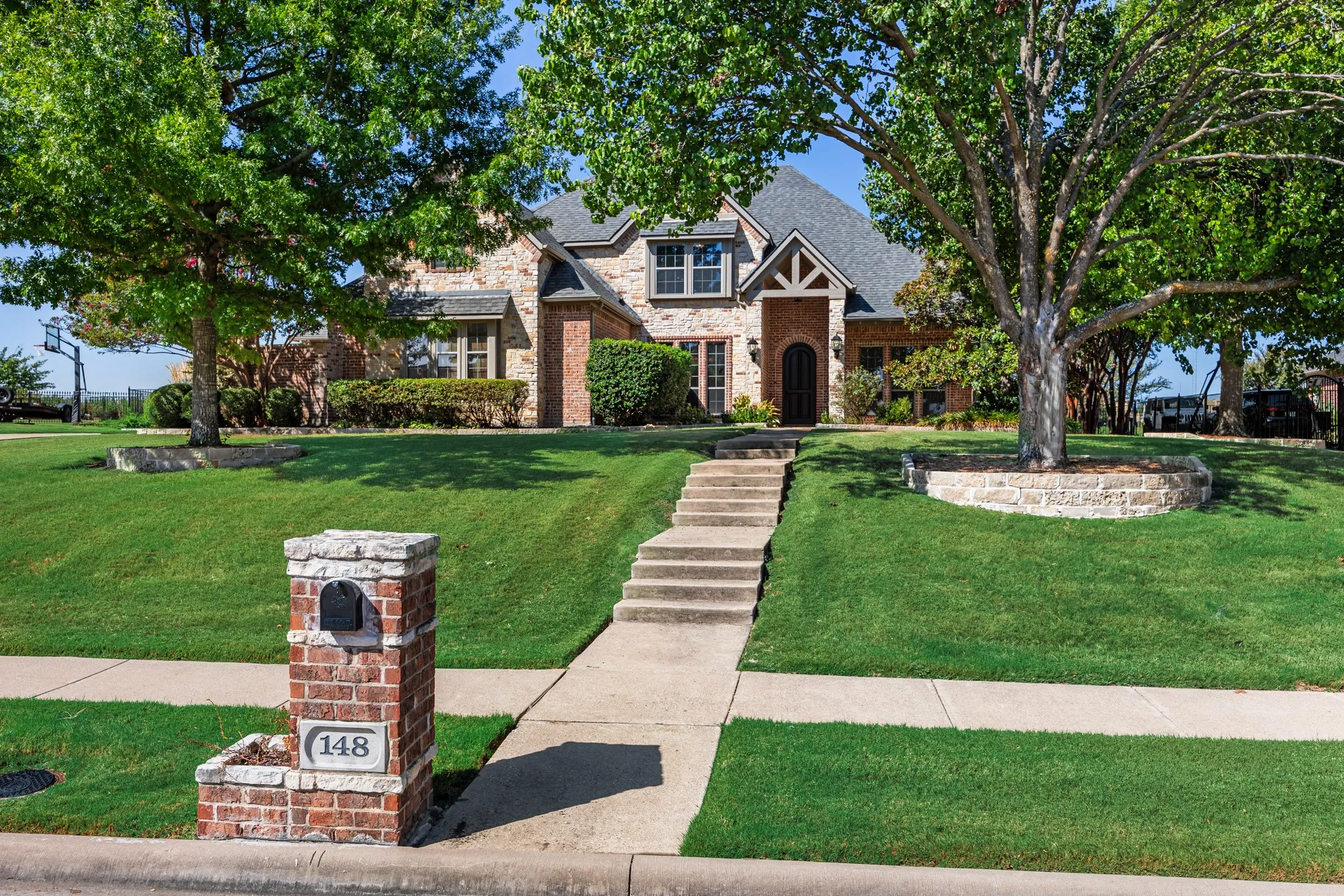 Single Family Residence For Sale in Rockwall County , 148 Stoneleigh Drive, Heath, Texas 75032, 4 Bedroom, 4 Bathroom, 3 Garage spaces, 3,400 Sqft, built in 2002, mls#21363822, Real Estate Agent in Heath, Homes For Sale in Rockwall county, Homes For Sale in Heath, Realtor in Heath Texas, Real Estate Brokerage Independent Realty Texas, Luminita Cordes Realtor