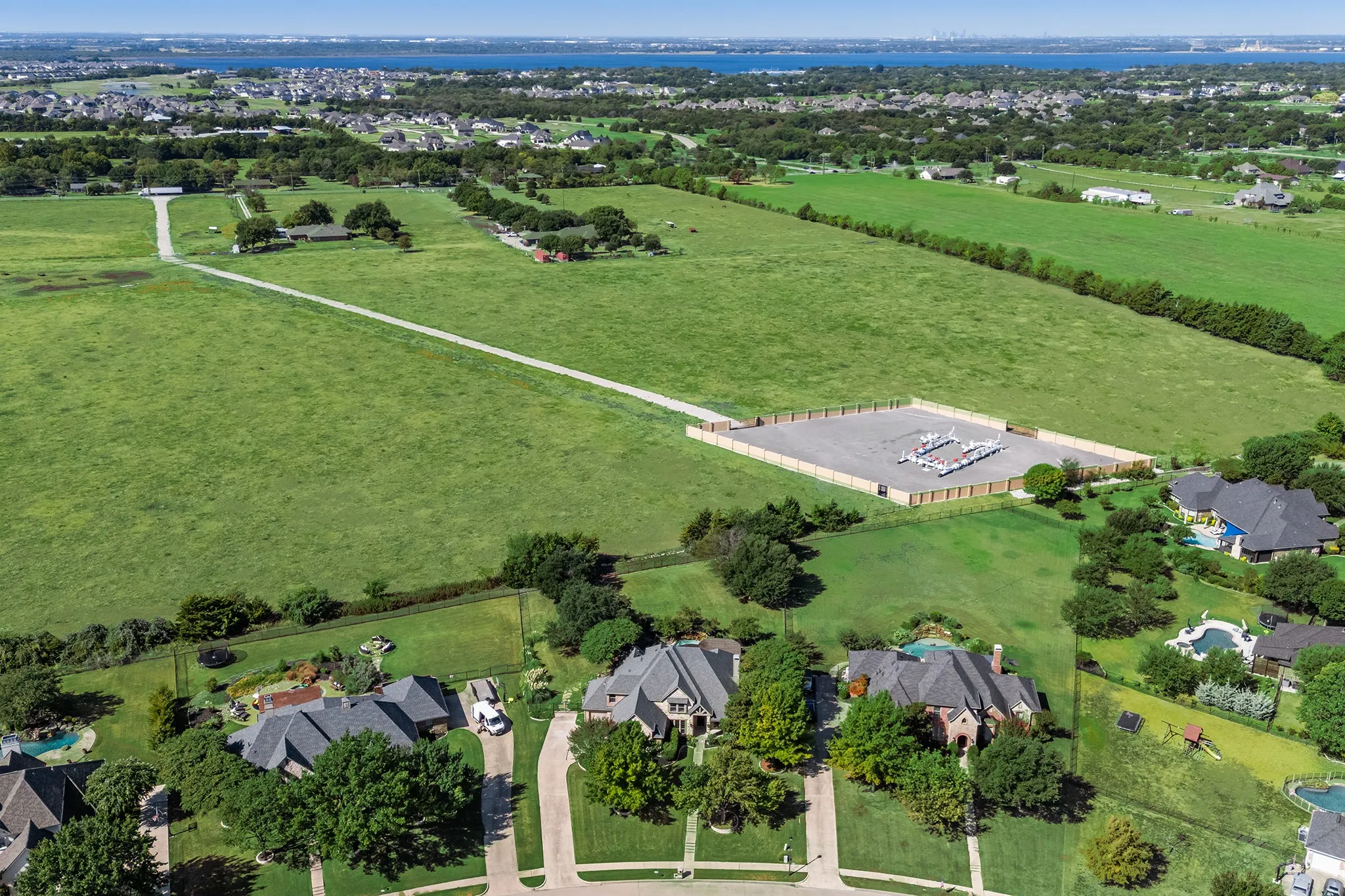 Single Family Residence For Sale in Rockwall County , 148 Stoneleigh Drive, Heath, Texas 75032, 4 Bedroom, 4 Bathroom, 3 Garage spaces, 3,400 Sqft, built in 2002, mls#21363822, Real Estate Agent in Heath, Homes For Sale in Rockwall county, Homes For Sale in Heath, Realtor in Heath Texas, Real Estate Brokerage Independent Realty Texas, Luminita Cordes Realtor