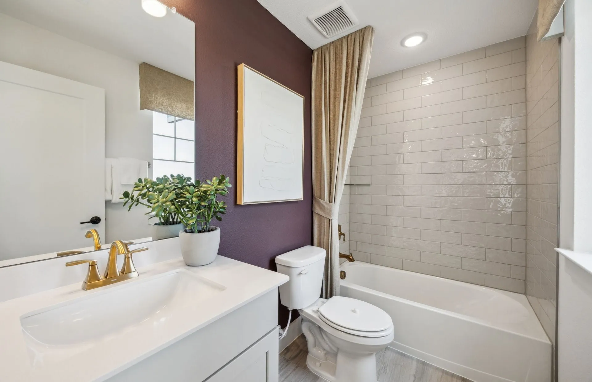 *Model Representation - Spacious secondary bathroom