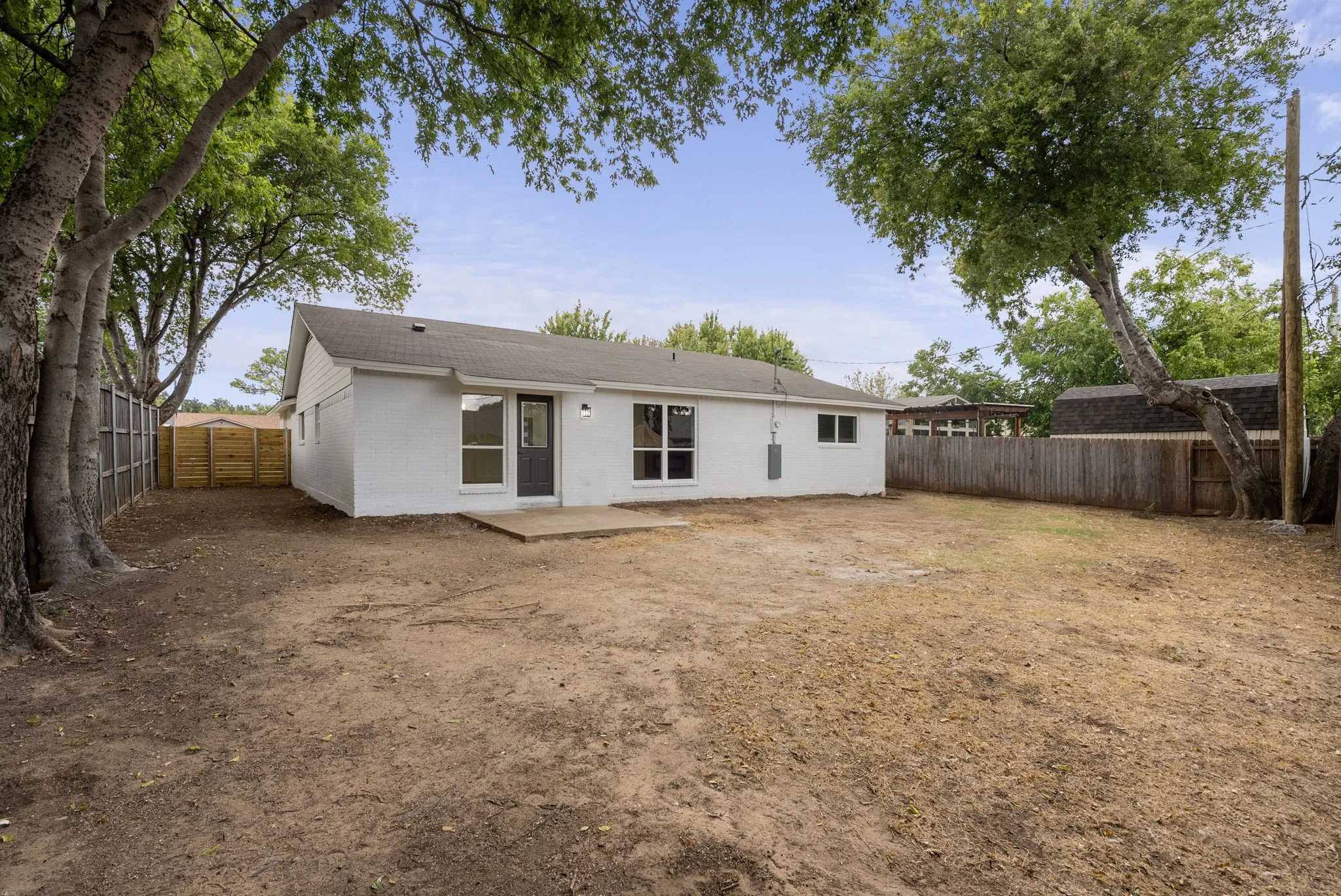 Single Family Residence For Sale in Dallas County , 609 Thornwood Trail, Grand Prairie, Texas 75052, 3 Bedroom, 2 Bathroom, 2 Garage spaces, 1,722 Sqft, built in 1979, mls#21382202, Real Estate Agent in Grand Prairie, Homes For Sale in Dallas county, Homes For Sale in Grand Prairie, Realtor in Grand Prairie Texas, Real Estate Brokerage Independent Realty Texas, Luminita Cordes Realtor