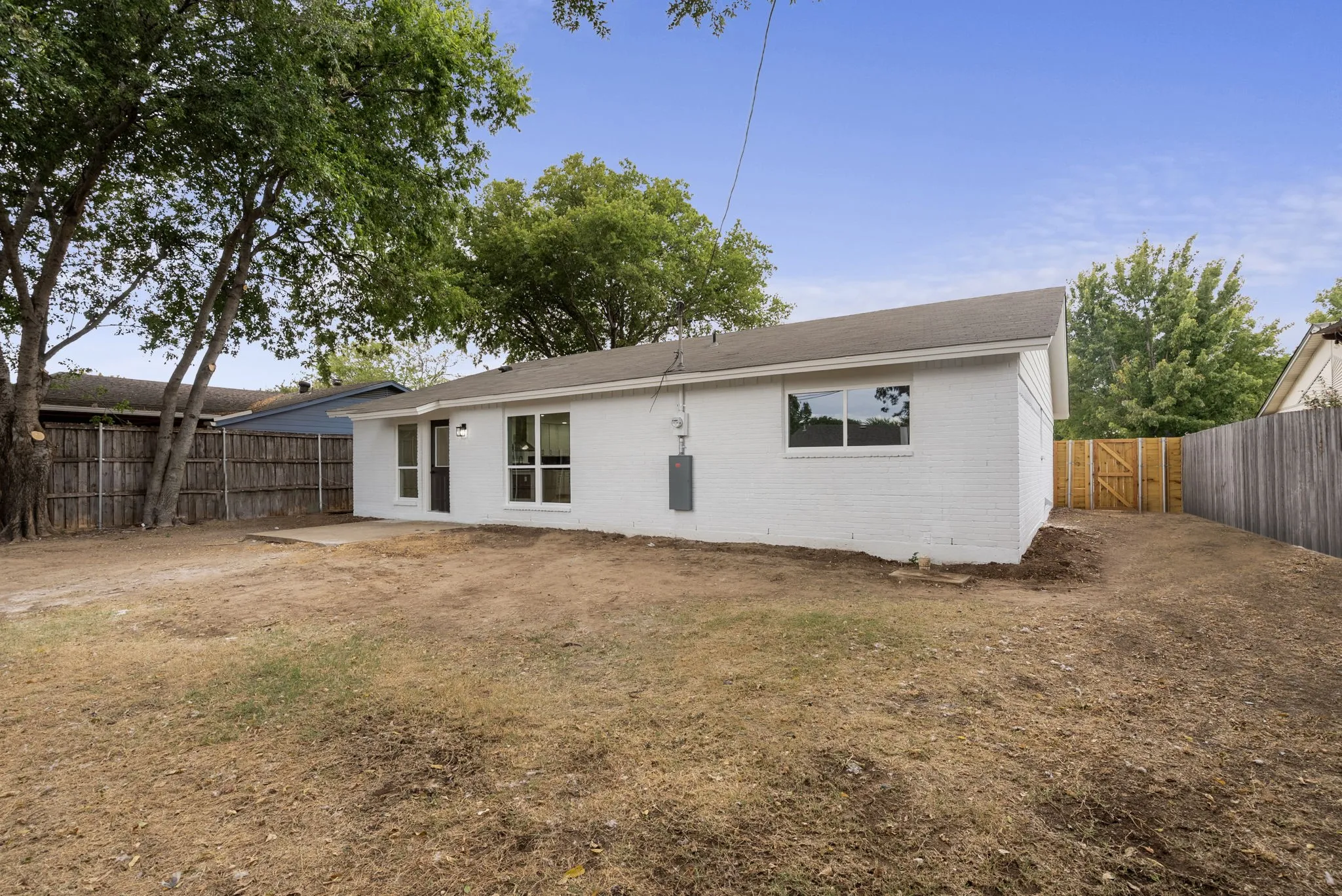 Single Family Residence For Sale in Dallas County , 609 Thornwood Trail, Grand Prairie, Texas 75052, 3 Bedroom, 2 Bathroom, 2 Garage spaces, 1,722 Sqft, built in 1979, mls#21382202, Real Estate Agent in Grand Prairie, Homes For Sale in Dallas county, Homes For Sale in Grand Prairie, Realtor in Grand Prairie Texas, Real Estate Brokerage Independent Realty Texas, Luminita Cordes Realtor