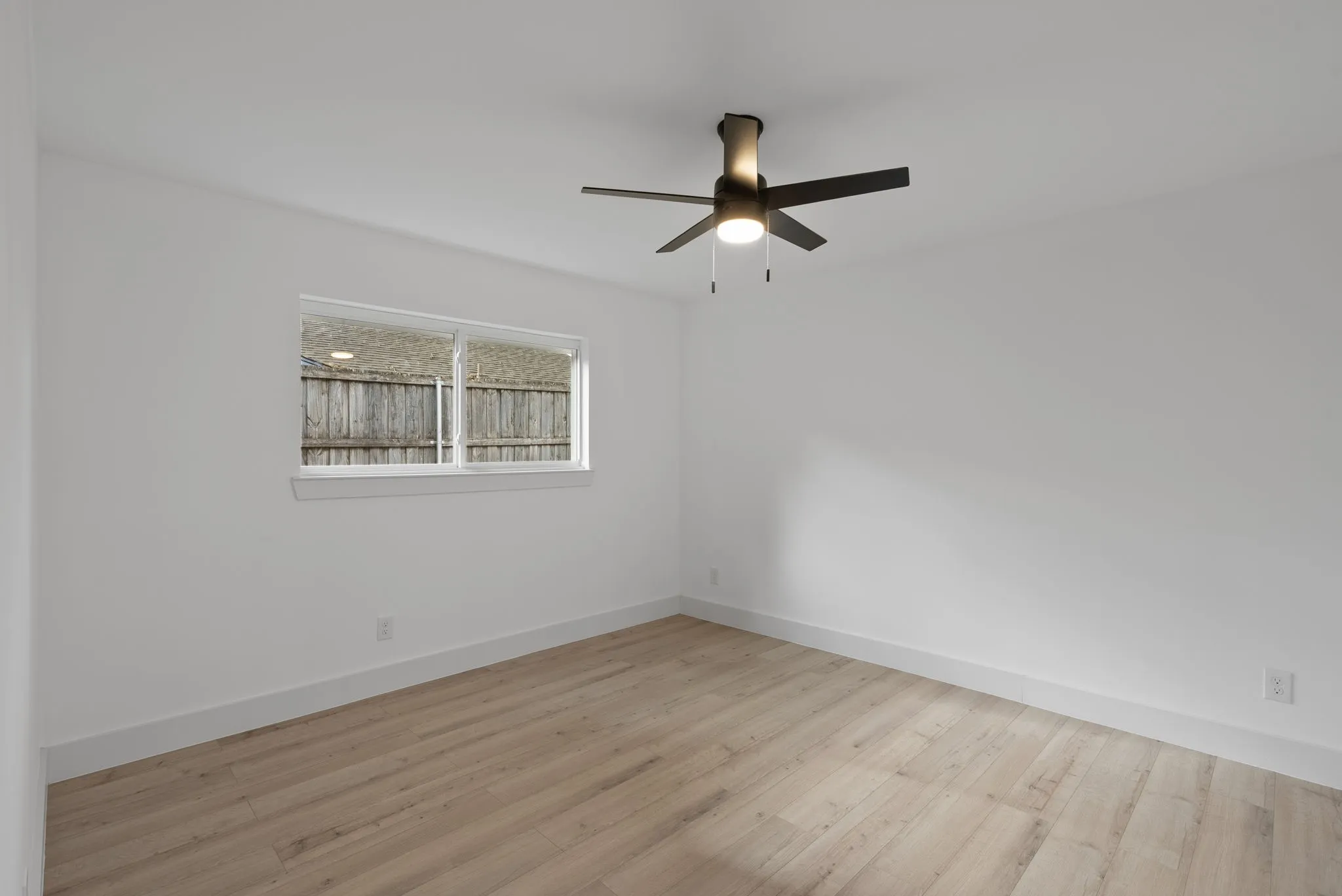 Single Family Residence For Sale in Dallas County , 609 Thornwood Trail, Grand Prairie, Texas 75052, 3 Bedroom, 2 Bathroom, 2 Garage spaces, 1,722 Sqft, built in 1979, mls#21382202, Real Estate Agent in Grand Prairie, Homes For Sale in Dallas county, Homes For Sale in Grand Prairie, Realtor in Grand Prairie Texas, Real Estate Brokerage Independent Realty Texas, Luminita Cordes Realtor