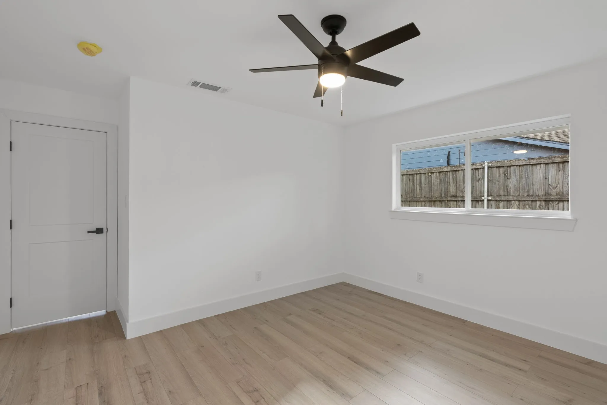 Single Family Residence For Sale in Dallas County , 609 Thornwood Trail, Grand Prairie, Texas 75052, 3 Bedroom, 2 Bathroom, 2 Garage spaces, 1,722 Sqft, built in 1979, mls#21382202, Real Estate Agent in Grand Prairie, Homes For Sale in Dallas county, Homes For Sale in Grand Prairie, Realtor in Grand Prairie Texas, Real Estate Brokerage Independent Realty Texas, Luminita Cordes Realtor