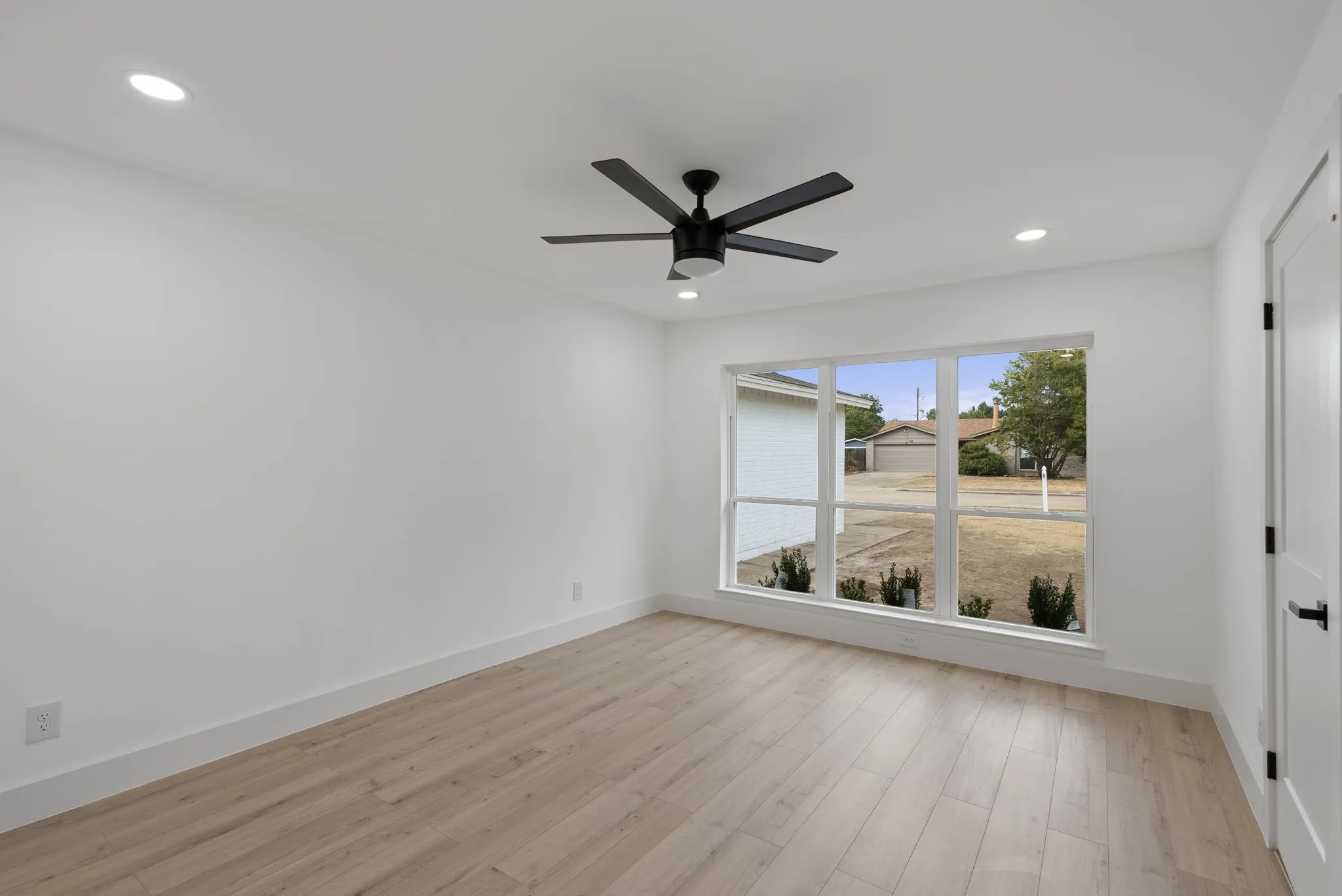 Single Family Residence For Sale in Dallas County , 609 Thornwood Trail, Grand Prairie, Texas 75052, 3 Bedroom, 2 Bathroom, 2 Garage spaces, 1,722 Sqft, built in 1979, mls#21382202, Real Estate Agent in Grand Prairie, Homes For Sale in Dallas county, Homes For Sale in Grand Prairie, Realtor in Grand Prairie Texas, Real Estate Brokerage Independent Realty Texas, Luminita Cordes Realtor
