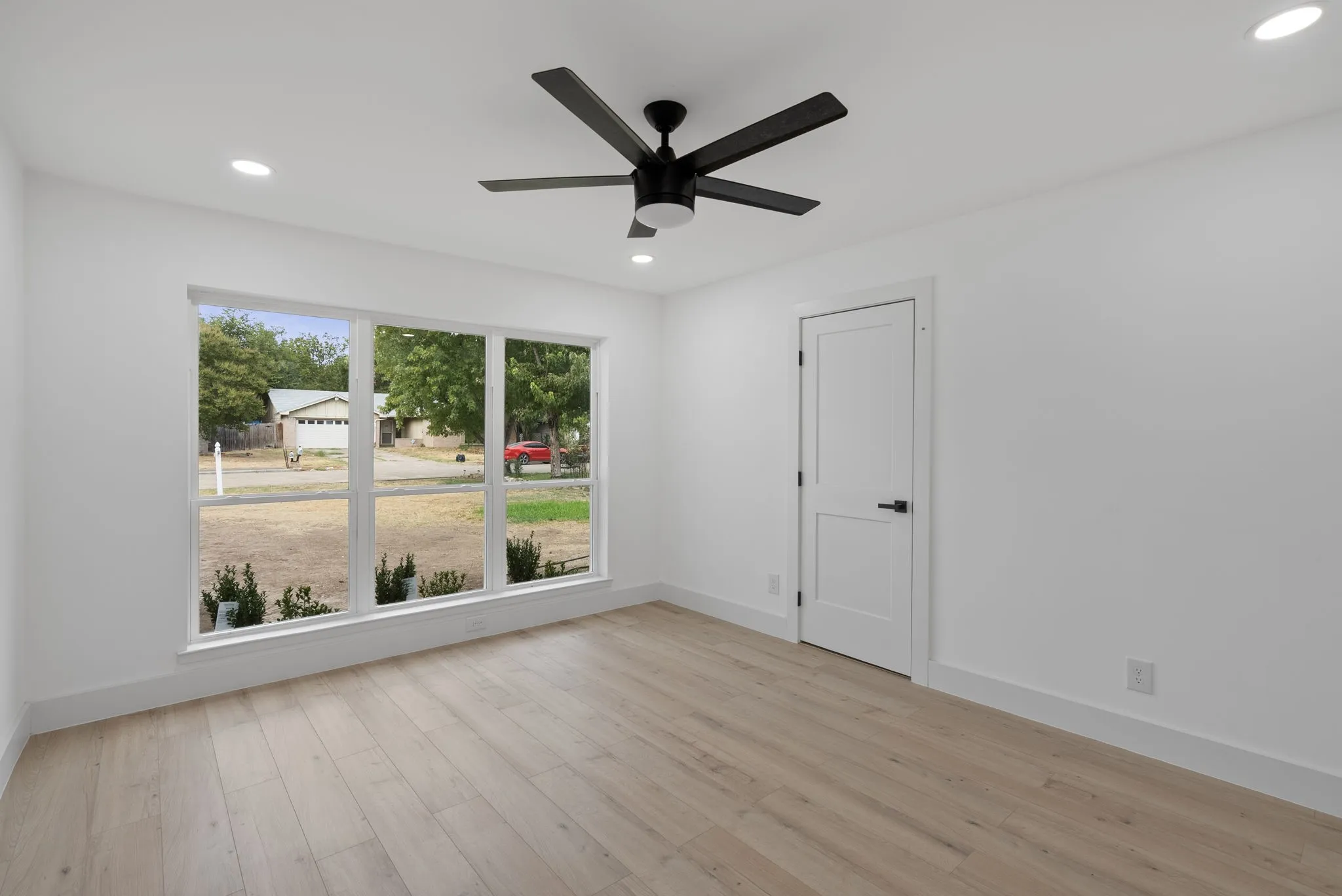 Single Family Residence For Sale in Dallas County , 609 Thornwood Trail, Grand Prairie, Texas 75052, 3 Bedroom, 2 Bathroom, 2 Garage spaces, 1,722 Sqft, built in 1979, mls#21382202, Real Estate Agent in Grand Prairie, Homes For Sale in Dallas county, Homes For Sale in Grand Prairie, Realtor in Grand Prairie Texas, Real Estate Brokerage Independent Realty Texas, Luminita Cordes Realtor