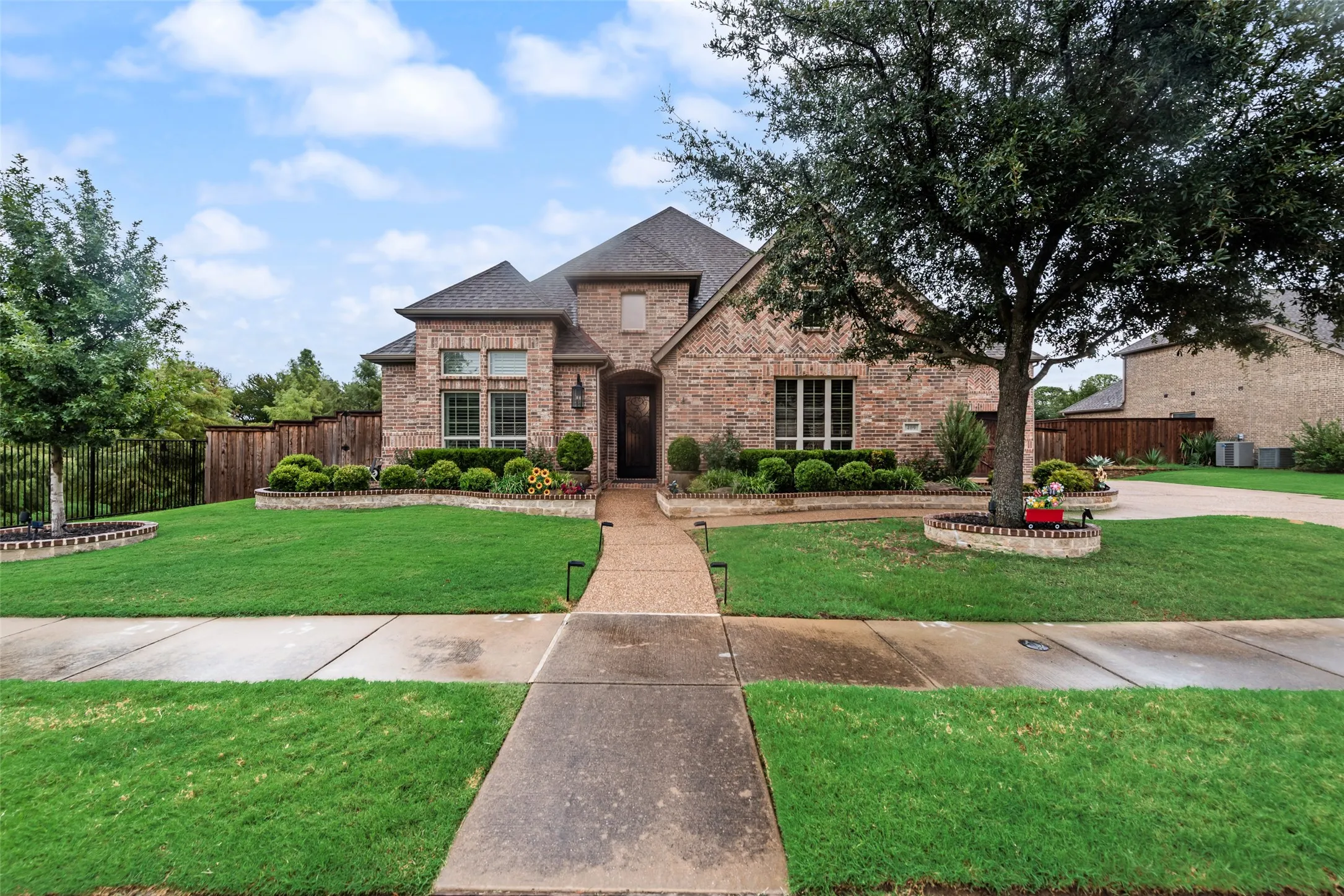 Single Family Residence For Sale in Tarrant County , 409 Rawhide Path, Keller, Texas 76248, 3 Bedroom, 3 Bathroom, 3 Garage spaces, 3,339 Sqft, built in 2012, mls#21384086, Real Estate Agent in Keller, Homes For Sale in Tarrant county, Homes For Sale in Keller, Realtor in Keller Texas, Real Estate Brokerage Independent Realty Texas, Luminita Cordes Realtor