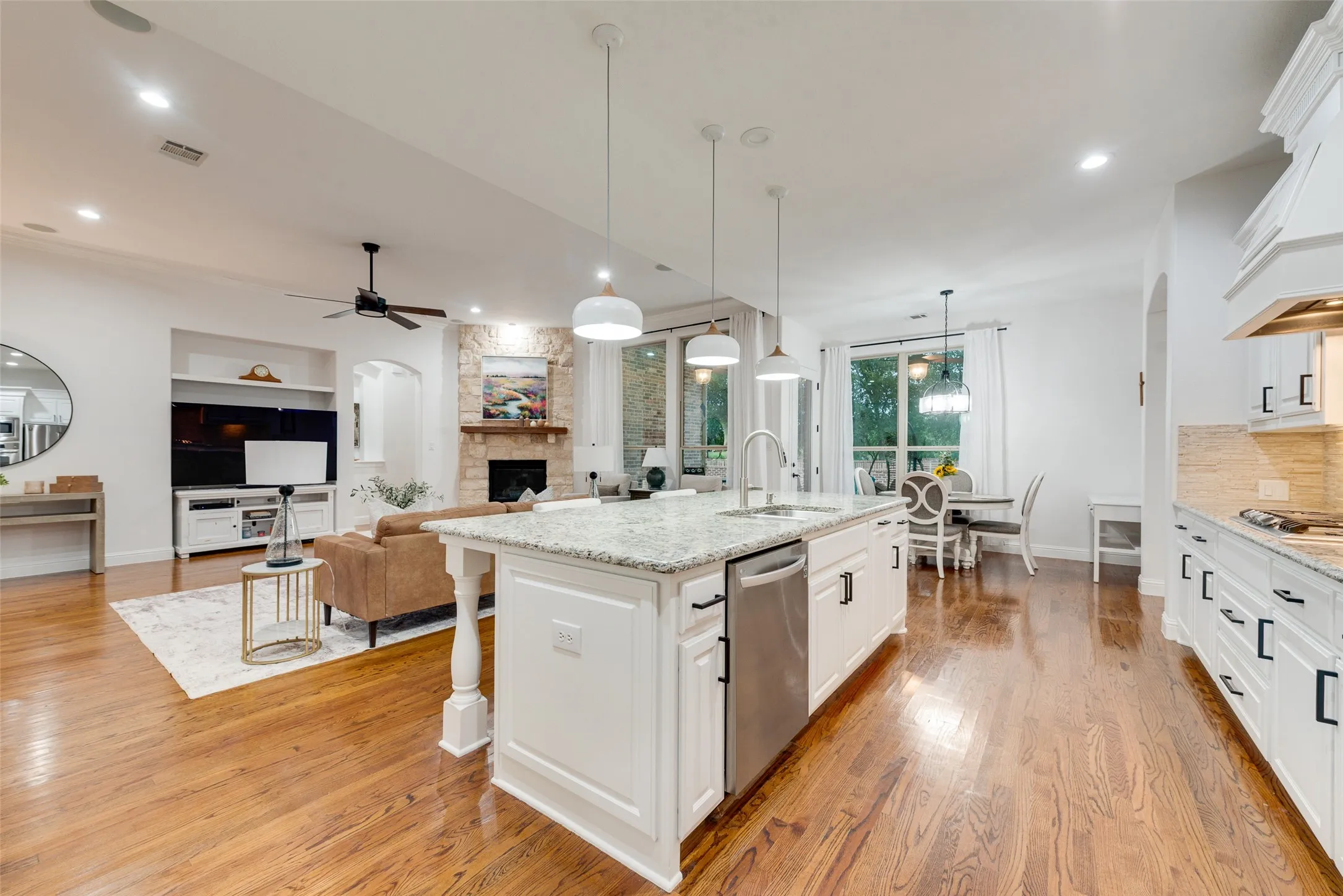 Single Family Residence For Sale in Tarrant County , 409 Rawhide Path, Keller, Texas 76248, 3 Bedroom, 3 Bathroom, 3 Garage spaces, 3,339 Sqft, built in 2012, mls#21384086, Real Estate Agent in Keller, Homes For Sale in Tarrant county, Homes For Sale in Keller, Realtor in Keller Texas, Real Estate Brokerage Independent Realty Texas, Luminita Cordes Realtor