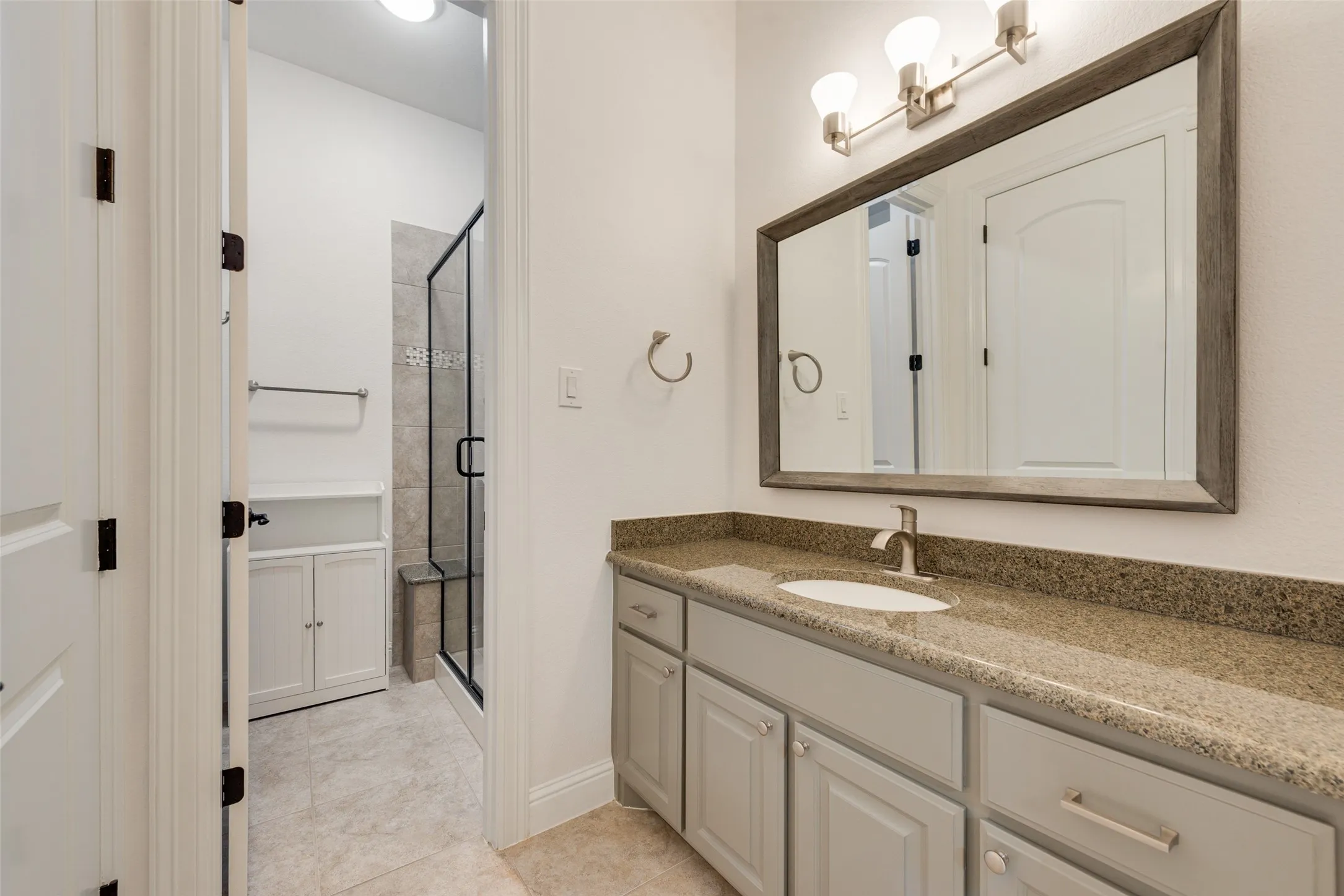 Single Family Residence For Sale in Tarrant County , 409 Rawhide Path, Keller, Texas 76248, 3 Bedroom, 3 Bathroom, 3 Garage spaces, 3,339 Sqft, built in 2012, mls#21384086, Real Estate Agent in Keller, Homes For Sale in Tarrant county, Homes For Sale in Keller, Realtor in Keller Texas, Real Estate Brokerage Independent Realty Texas, Luminita Cordes Realtor